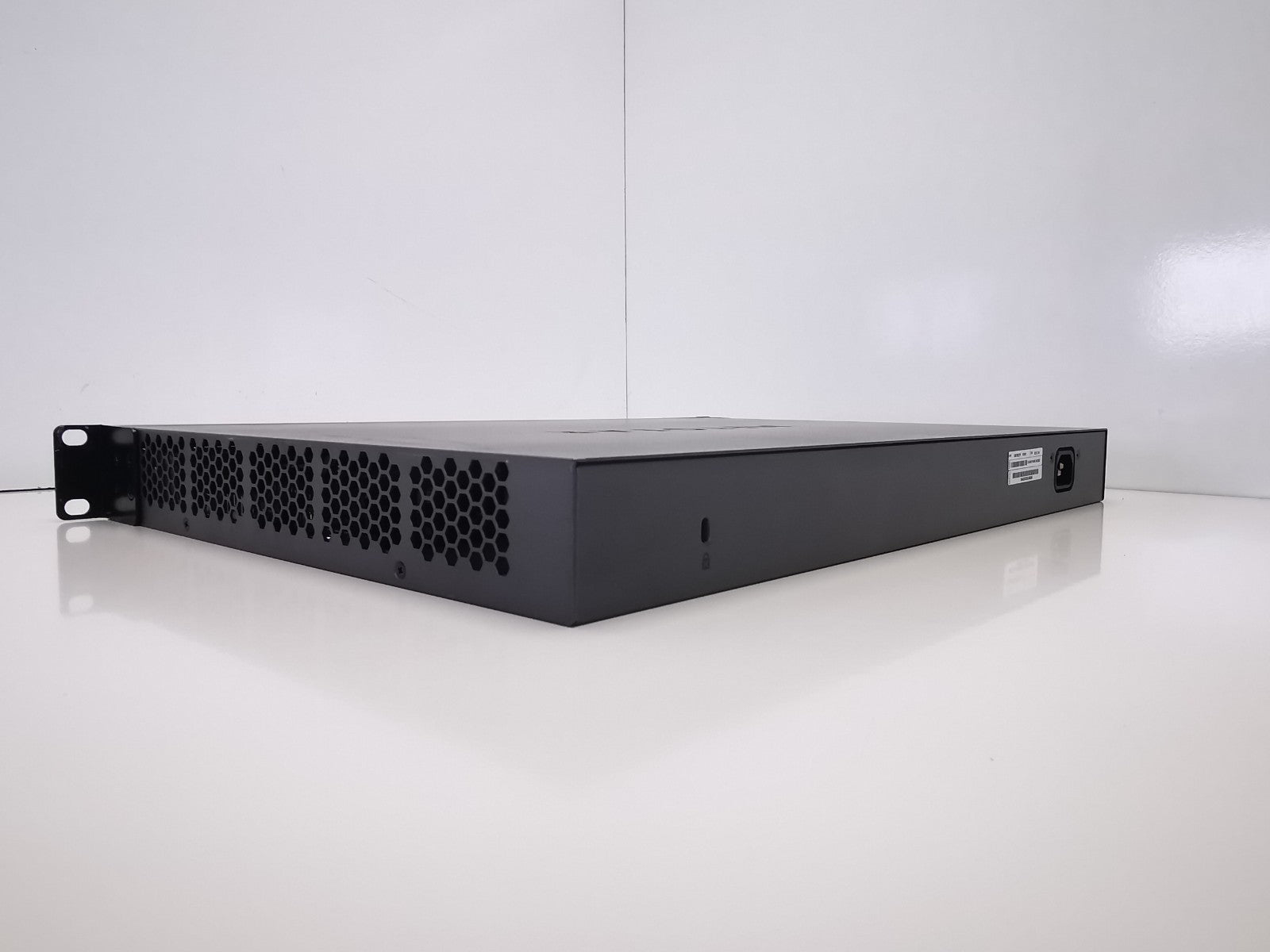 Netgear ProSafe GS752TP 48 Port PoE Gigabyte Ethernet Port - Rackmount Ears Inc