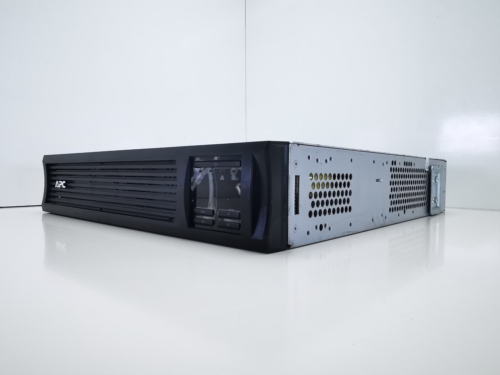 APC SMT1000RMI2UC Rackmountable UPS - Batteries included