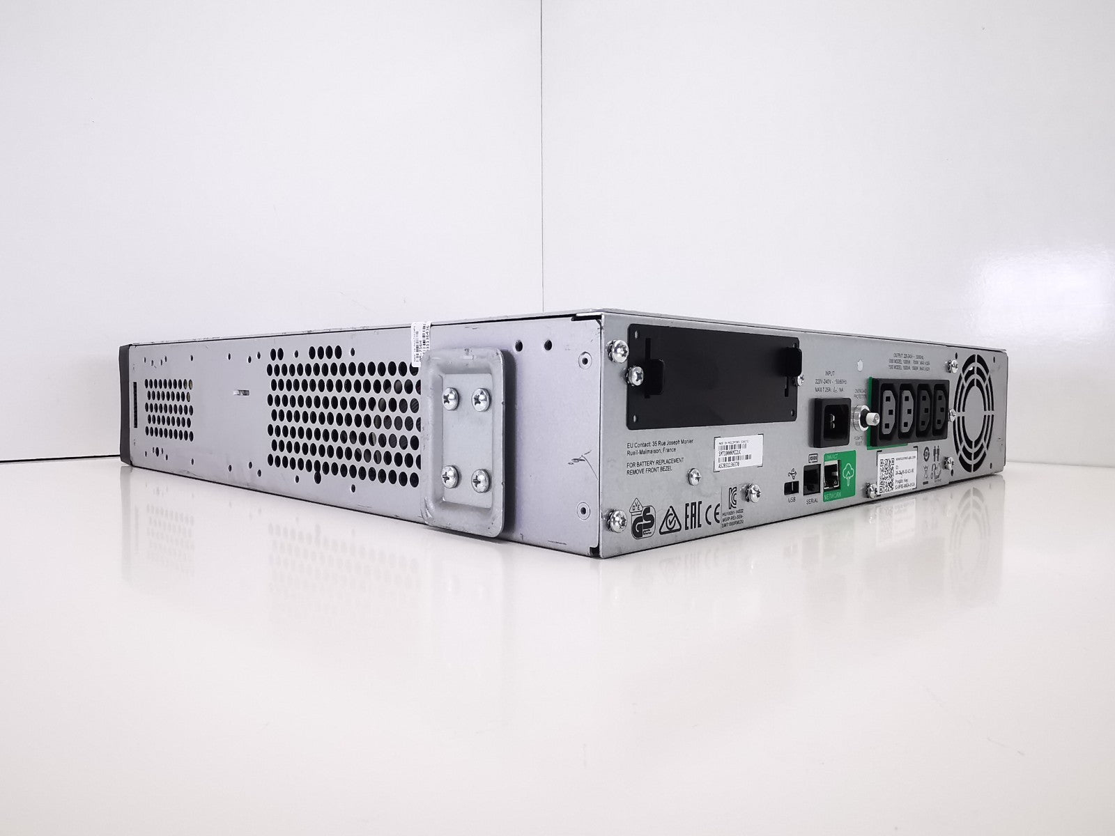 APC SMT1000RMI2UC Rackmountable UPS - Batteries included