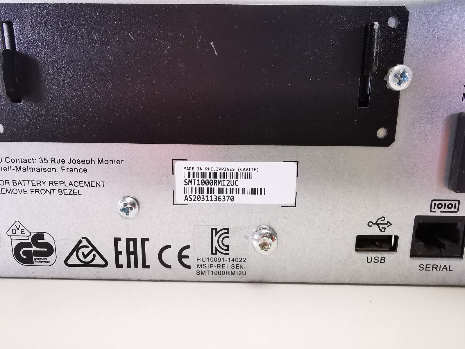 APC SMT1000RMI2UC Rackmountable UPS - Batteries included