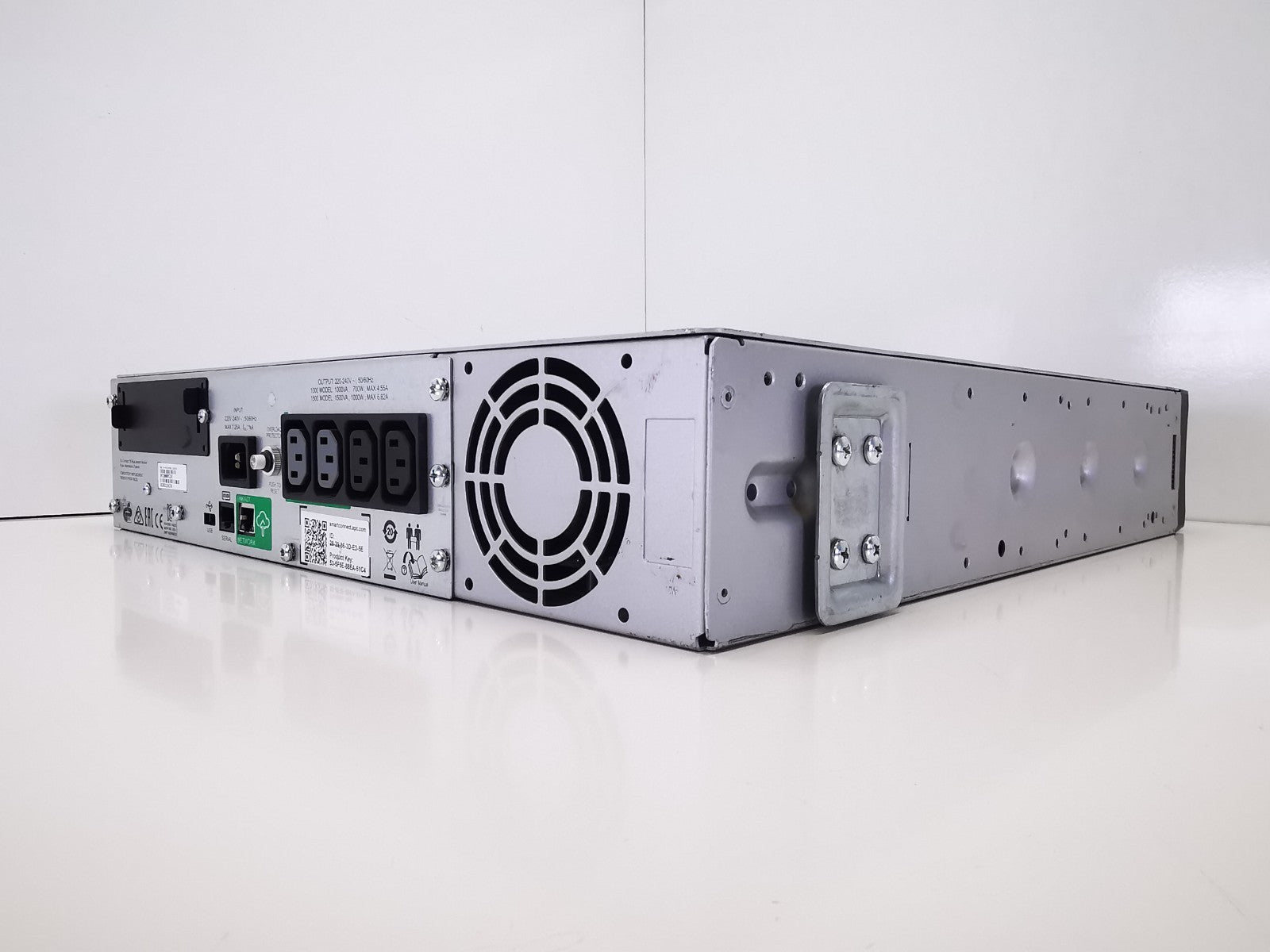 APC SMT1000RMI2UC Rackmountable UPS - Batteries included