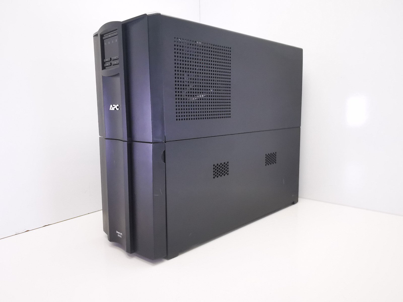 APC SMT3000IC Floorstanding UPS - Batteries Removed