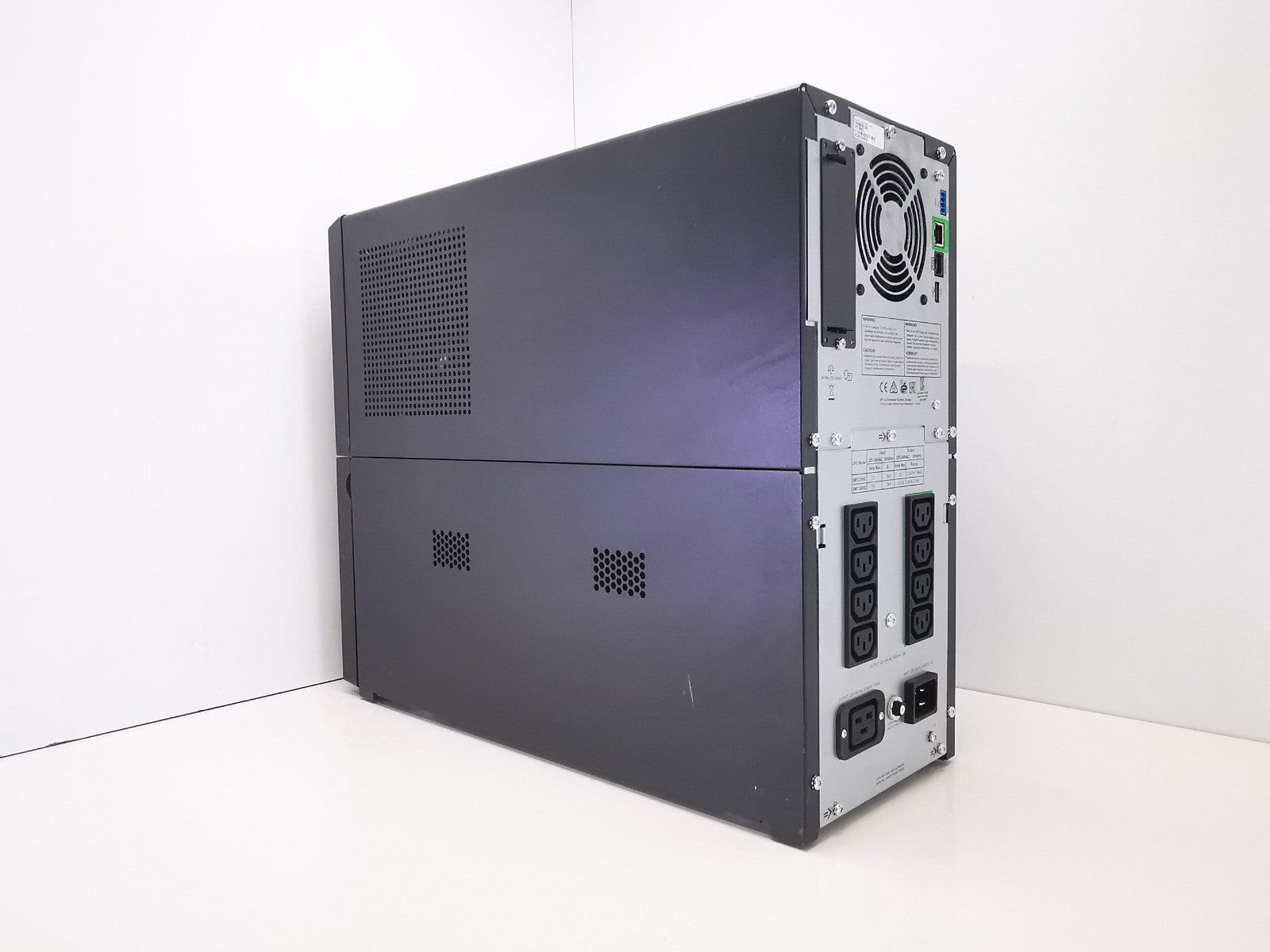 APC SMT3000IC Floorstanding UPS - Batteries Removed