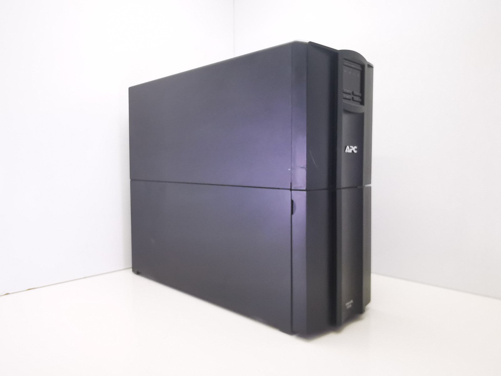 APC SMT3000IC Floorstanding UPS - Batteries Removed