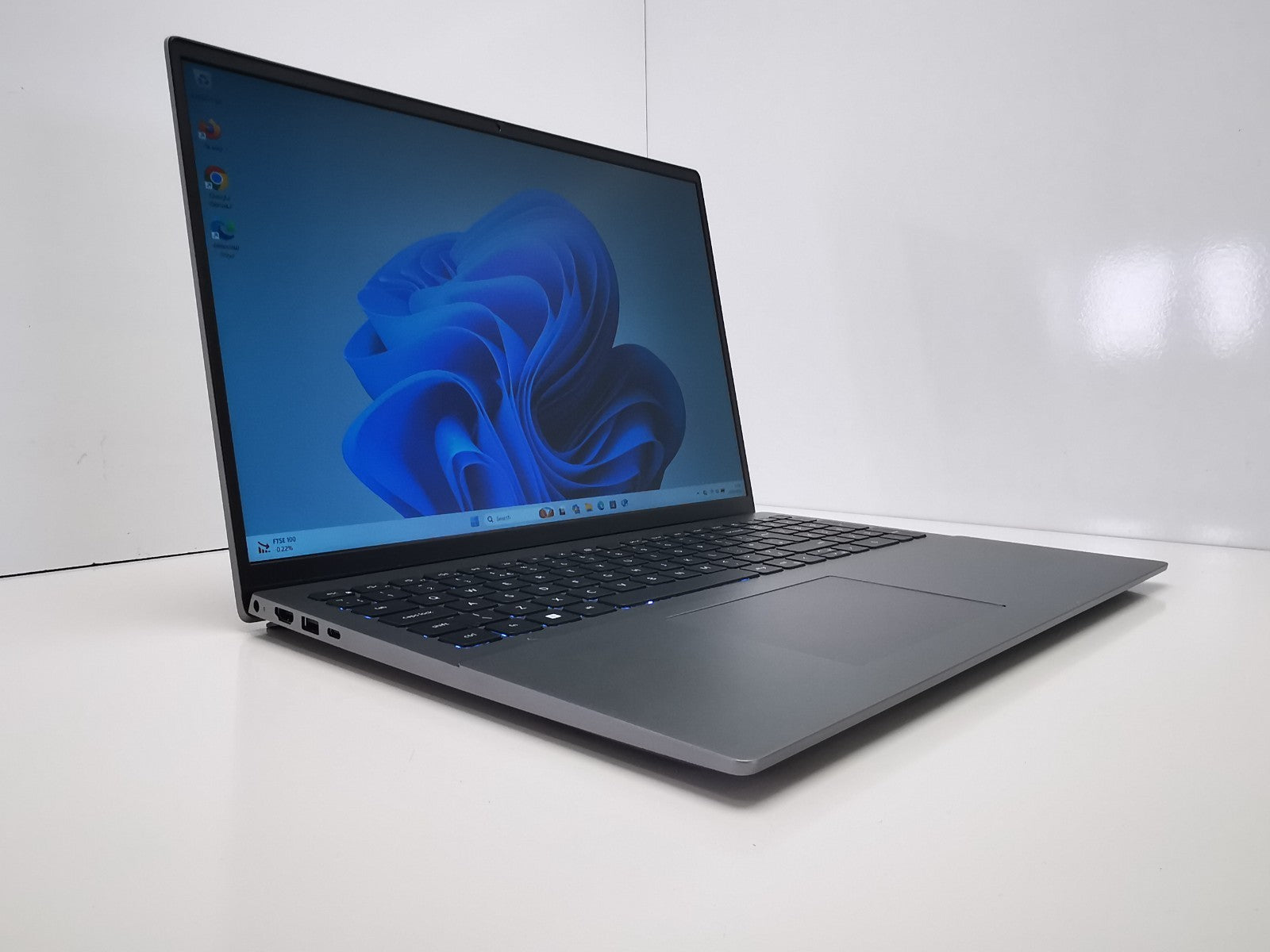 Dell Vostro 16 5635 15.6" Laptop - Ryzen 5 7530U/16GB RAM/512GB SSD/Win 11 Pro