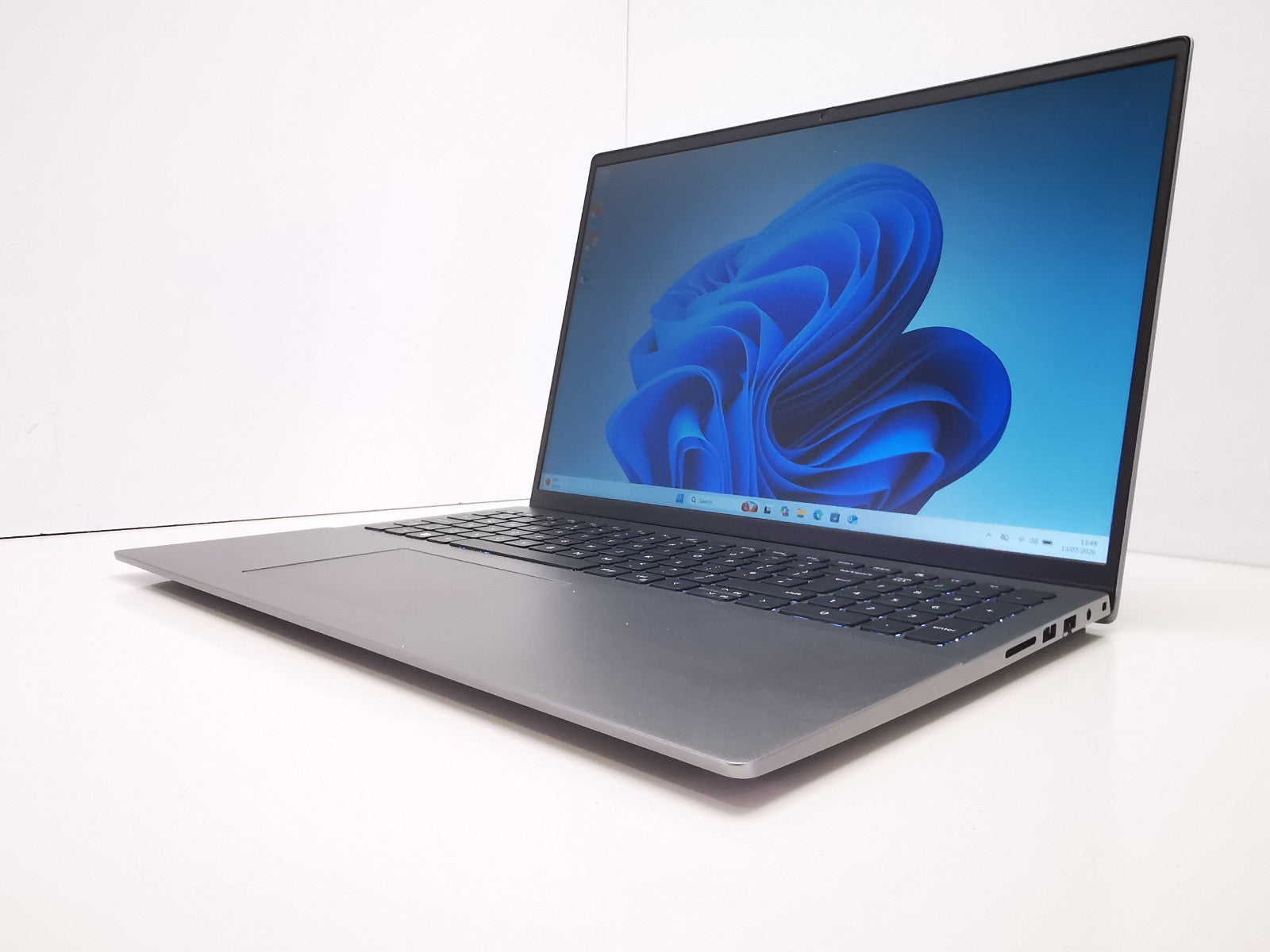 Dell Vostro 16 5635 15.6" Laptop - Ryzen 5 7530U/16GB RAM/512GB SSD/Win 11 Pro