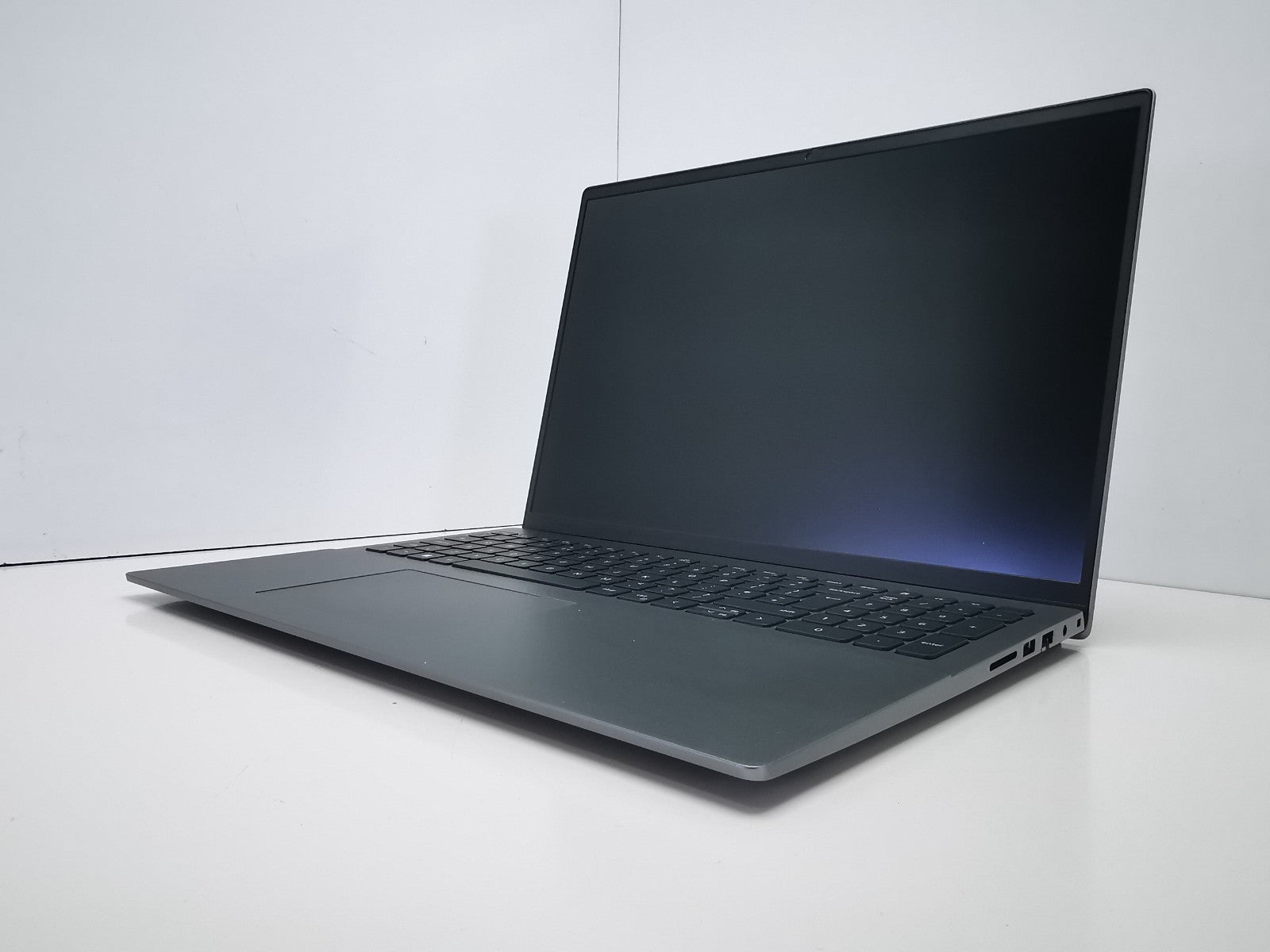 Dell Vostro 16 5635 15.6" Laptop - Ryzen 5 7530U/16GB RAM/512GB SSD/Win 11 Pro