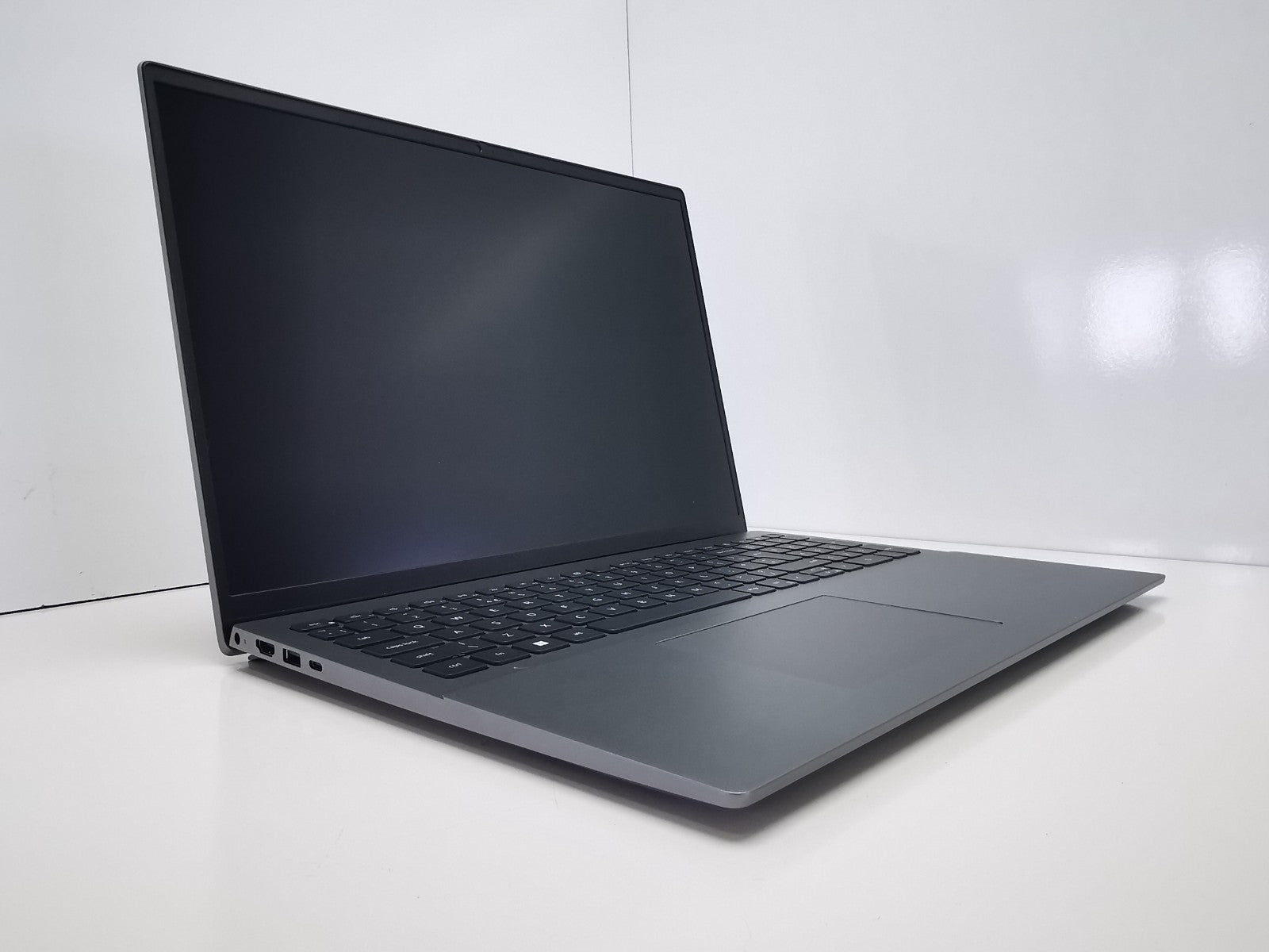 Dell Vostro 16 5635 15.6" Laptop - Ryzen 5 7530U/16GB RAM/512GB SSD/Win 11 Pro