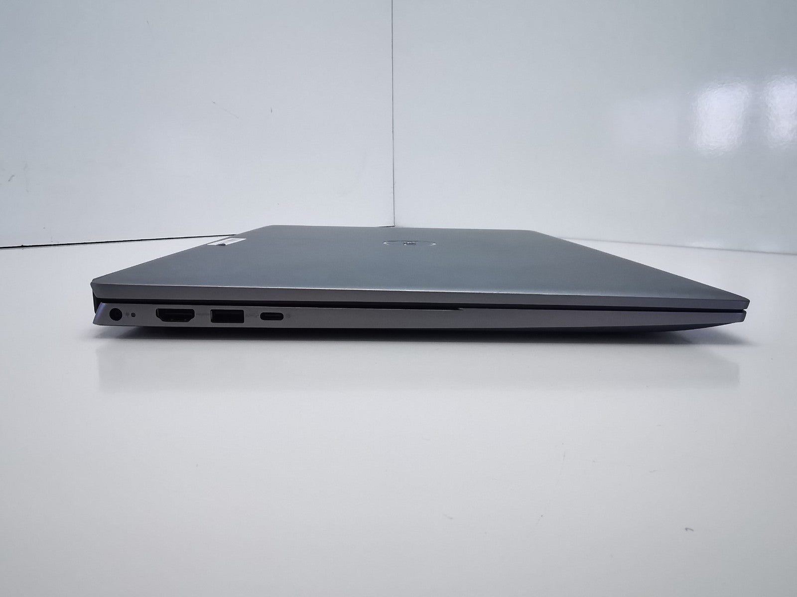 Dell Vostro 16 5635 15.6" Laptop - Ryzen 5 7530U/16GB RAM/512GB SSD/Win 11 Pro