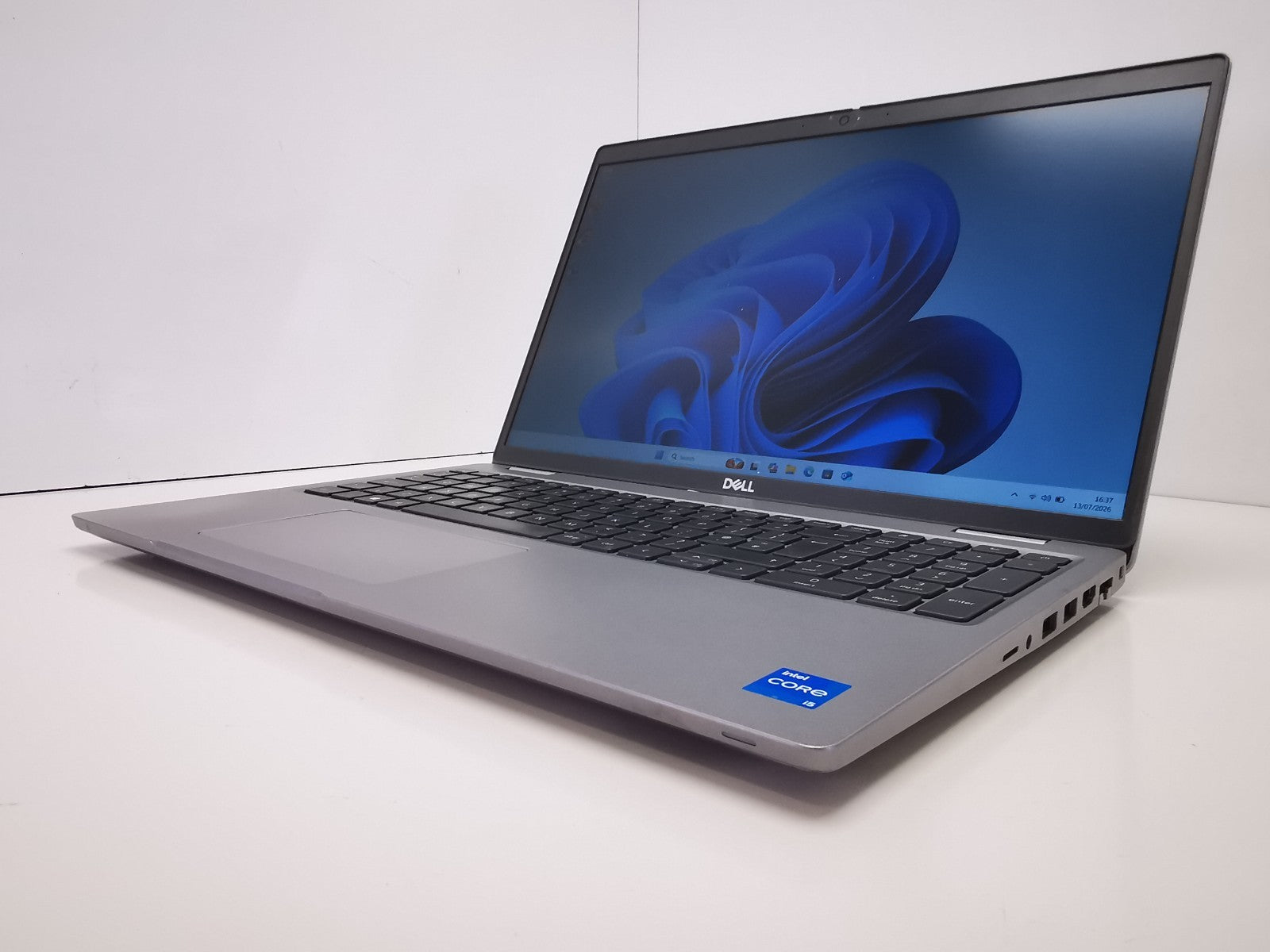 Dell Latitude 5520 15.6" Laptop - 11th Gen i5/8GB RAM/256GB SSD/Windows 11 Pro