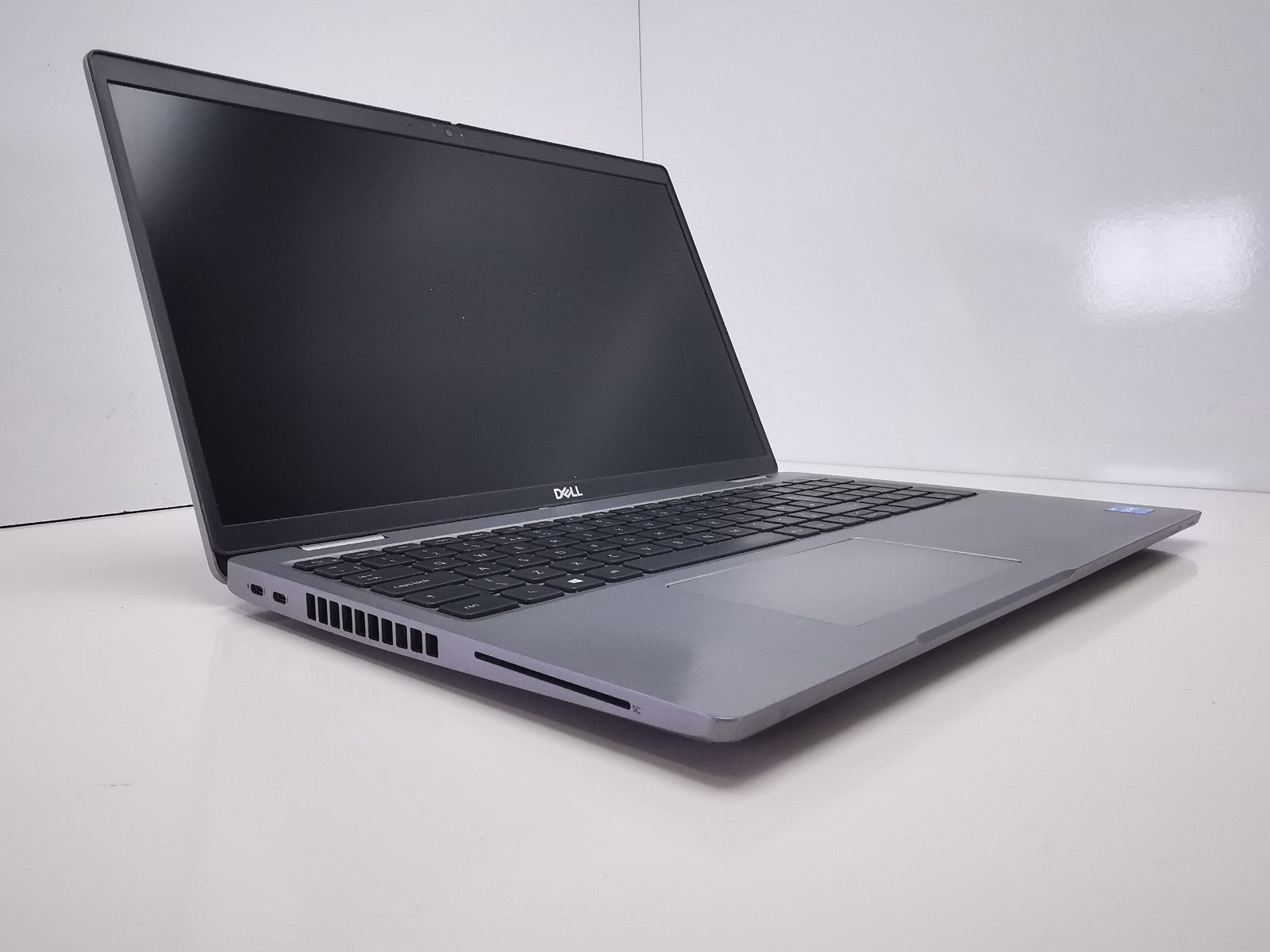 Dell Latitude 5520 15.6" Laptop - 11th Gen i5/8GB RAM/256GB SSD/Windows 11 Pro