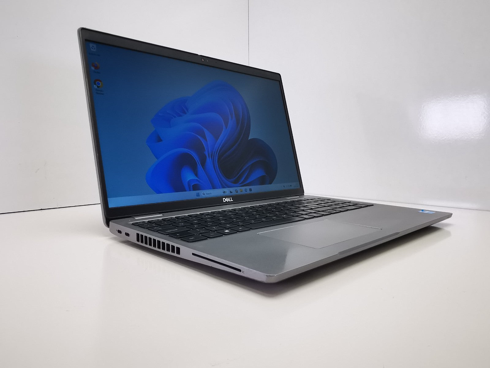 Dell Latitude 5520 15.6" Laptop - 11th Gen i5/8GB RAM/256GB SSD/Windows 11 Pro