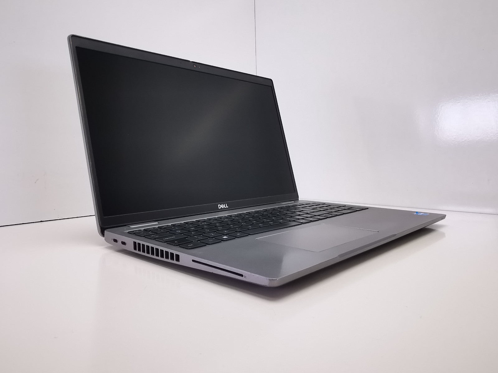 Dell Latitude 5520 15.6" Laptop - 11th Gen i5/8GB RAM/256GB SSD/Windows 11 Pro