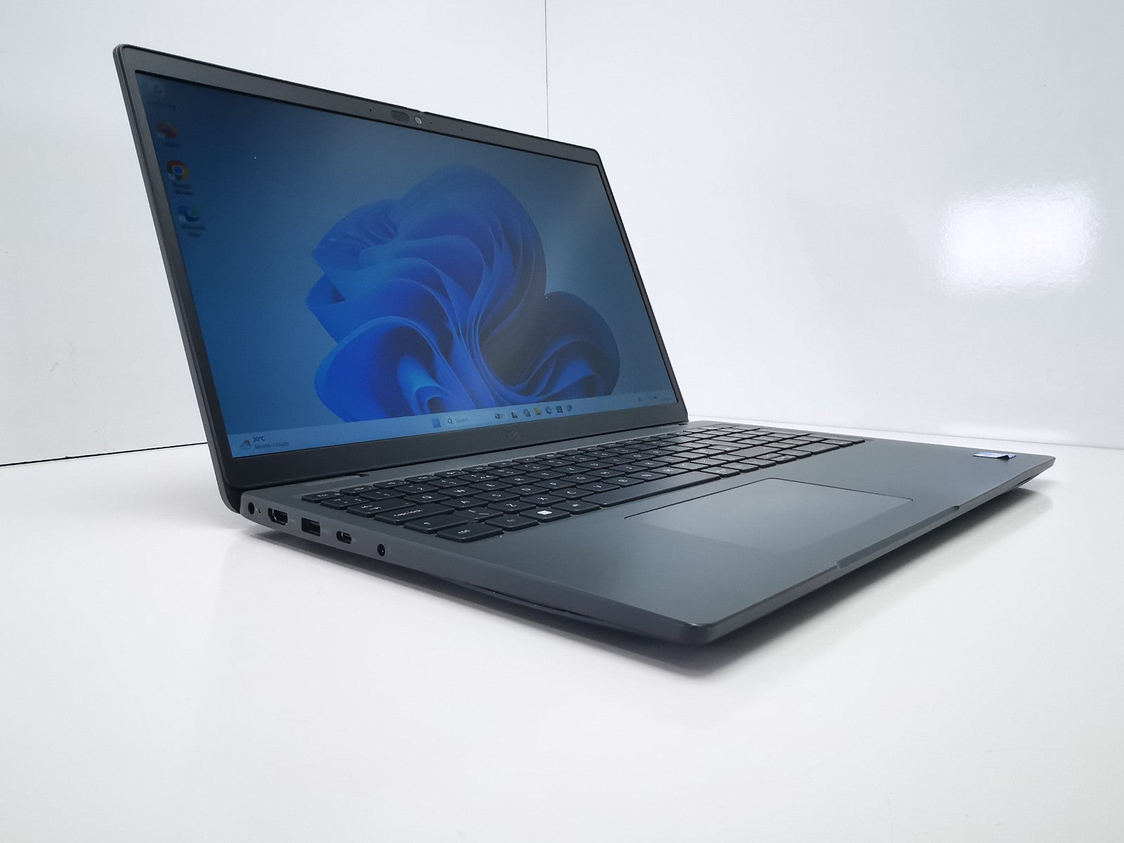 Dell Latitude 3540 15.6" Laptop - 13th Gen i5/16GB RAM/256GB SSD/Win 11 Pro