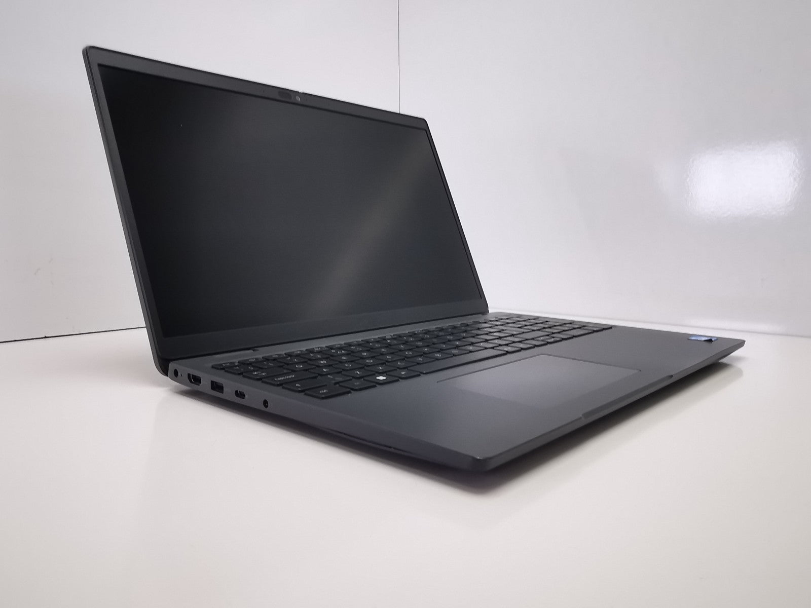 Dell Latitude 3540 15.6" Laptop - 13th Gen i5/16GB RAM/256GB SSD/Win 11 Pro
