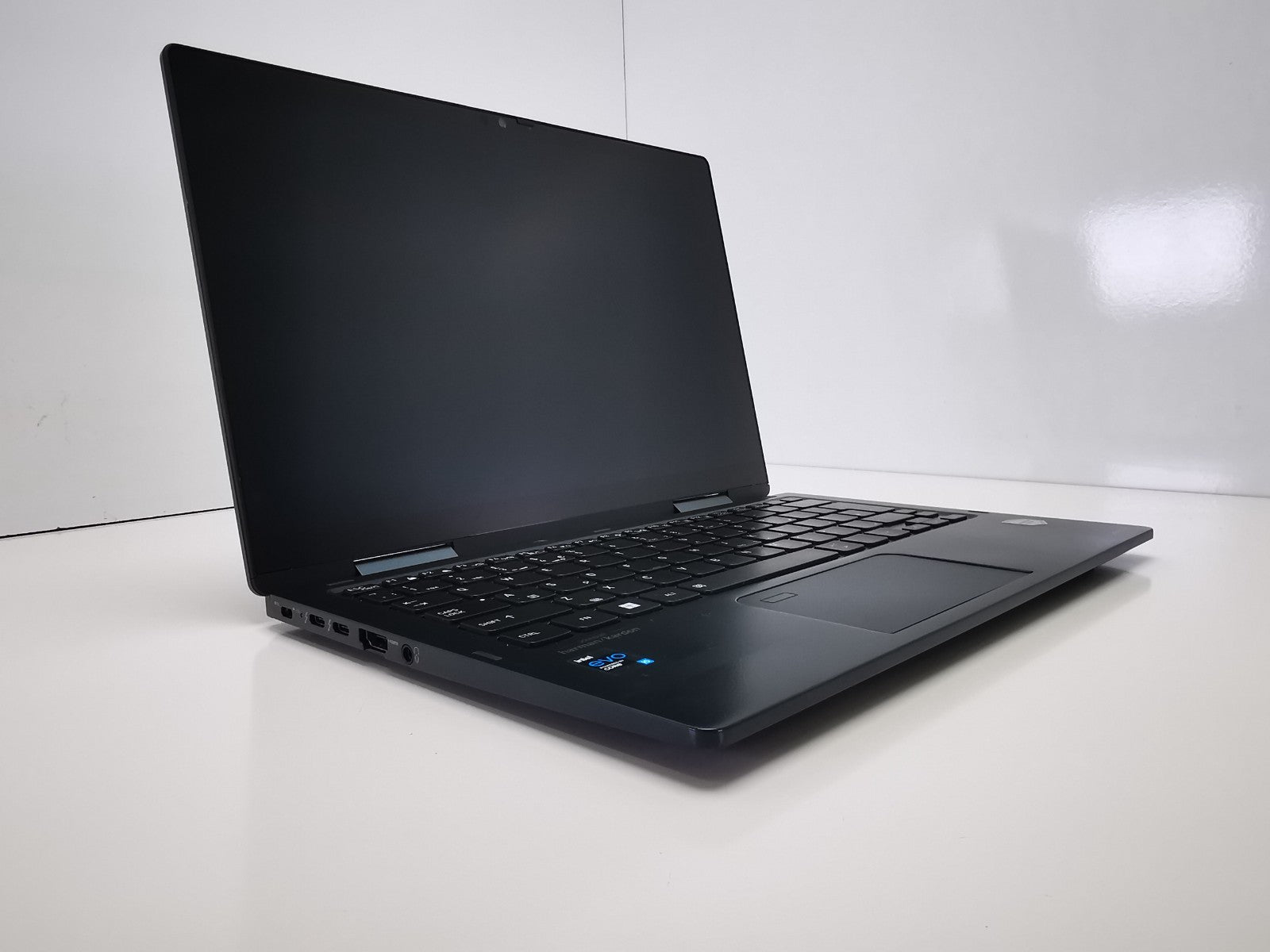 Dynabook Portege X30W-J-109 13.3" - 11th Gen i5/8GB RAM/256GB SSD/Win 11 Pro