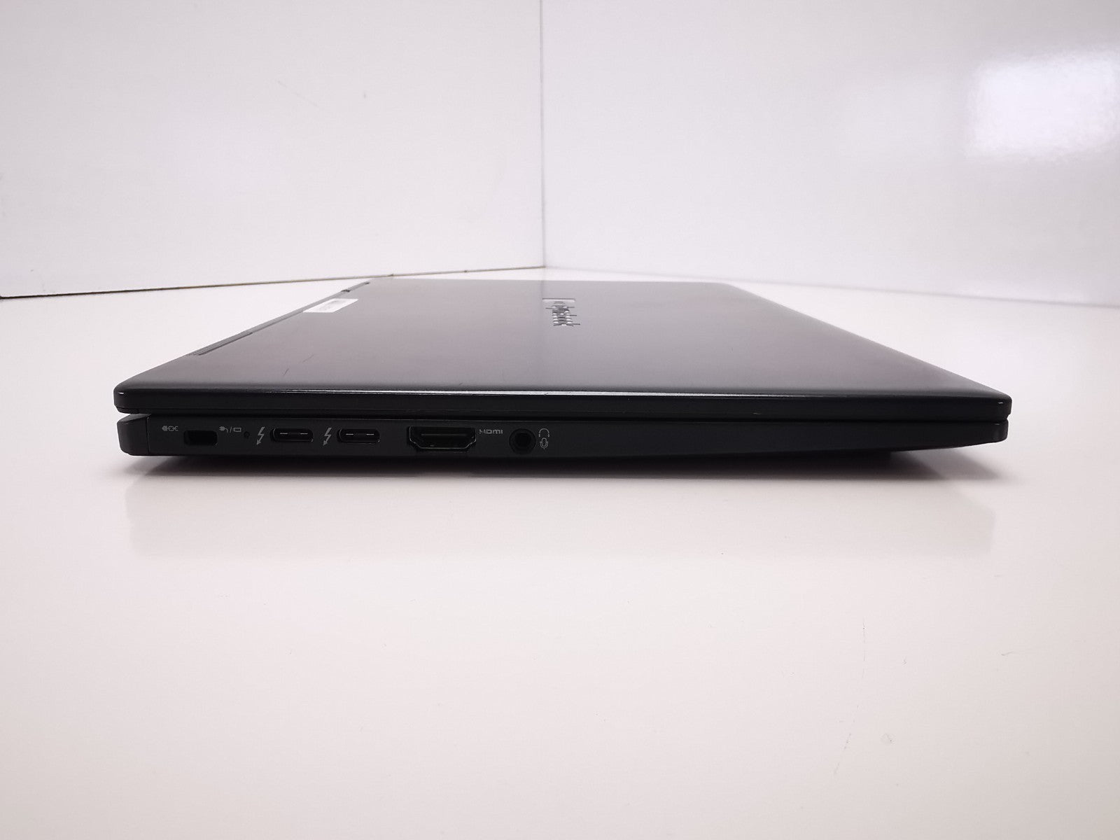 Dynabook Portege X30W-J-109 13.3" - 11th Gen i5/8GB RAM/256GB SSD/Win 11 Pro
