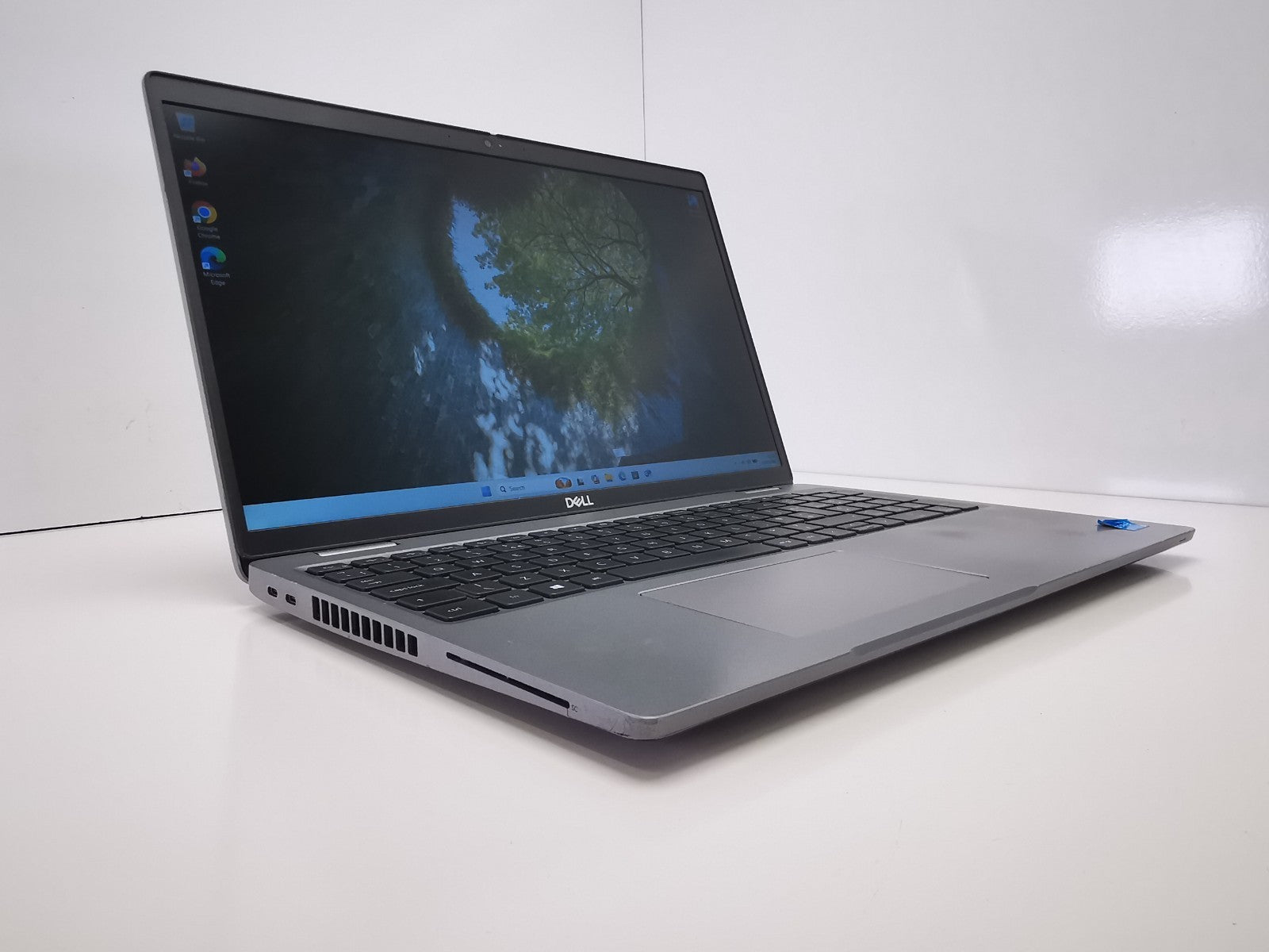 Dell Latitude 5520 15.6" Laptop - 11th Gen i5/8GB RAM/256GB SSD/Windows 11 Pro