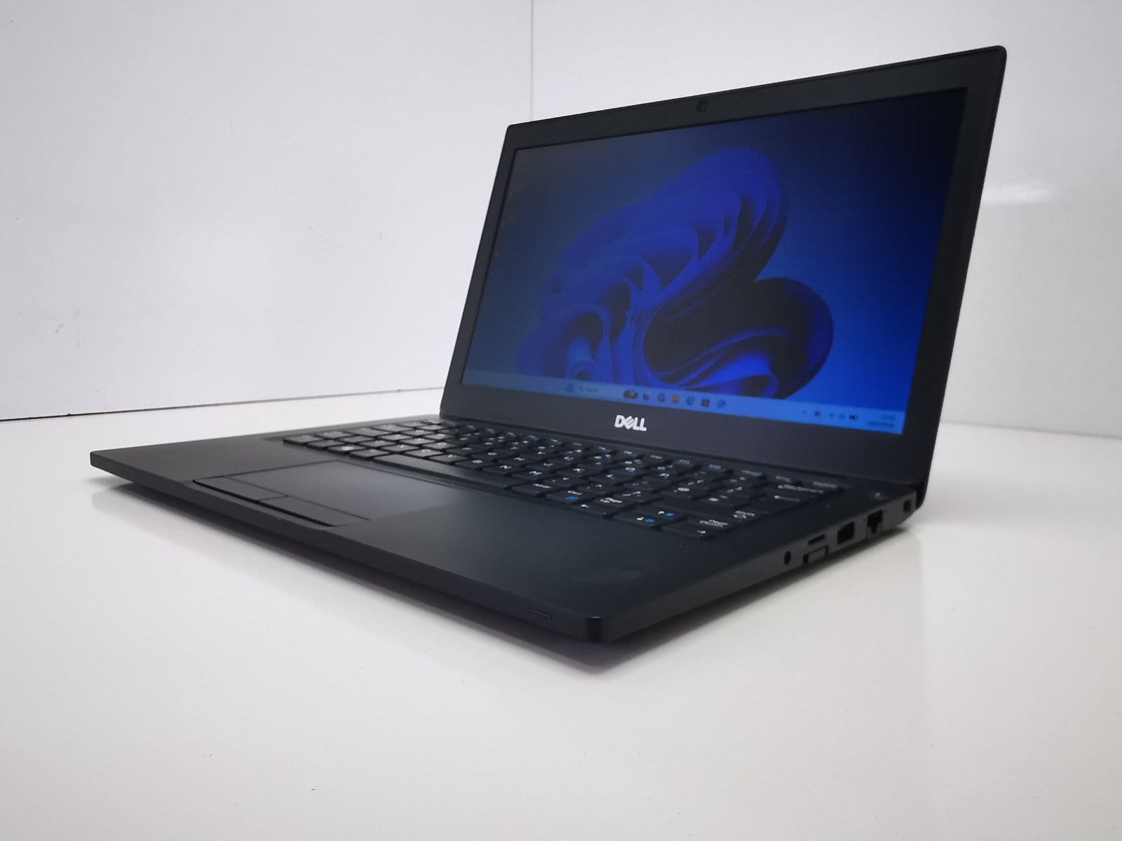 Dell Latitude 7290 12.5" Laptop - 8th Gen i7/16GB RAM/512GB SSD/Win 11 Pro
