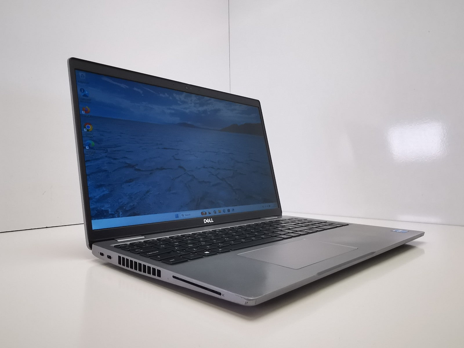 Dell Latitude 5520 15.6" Laptop - 11th Gen i5/8GB RAM/256GB SSD/Windows 11 Pro