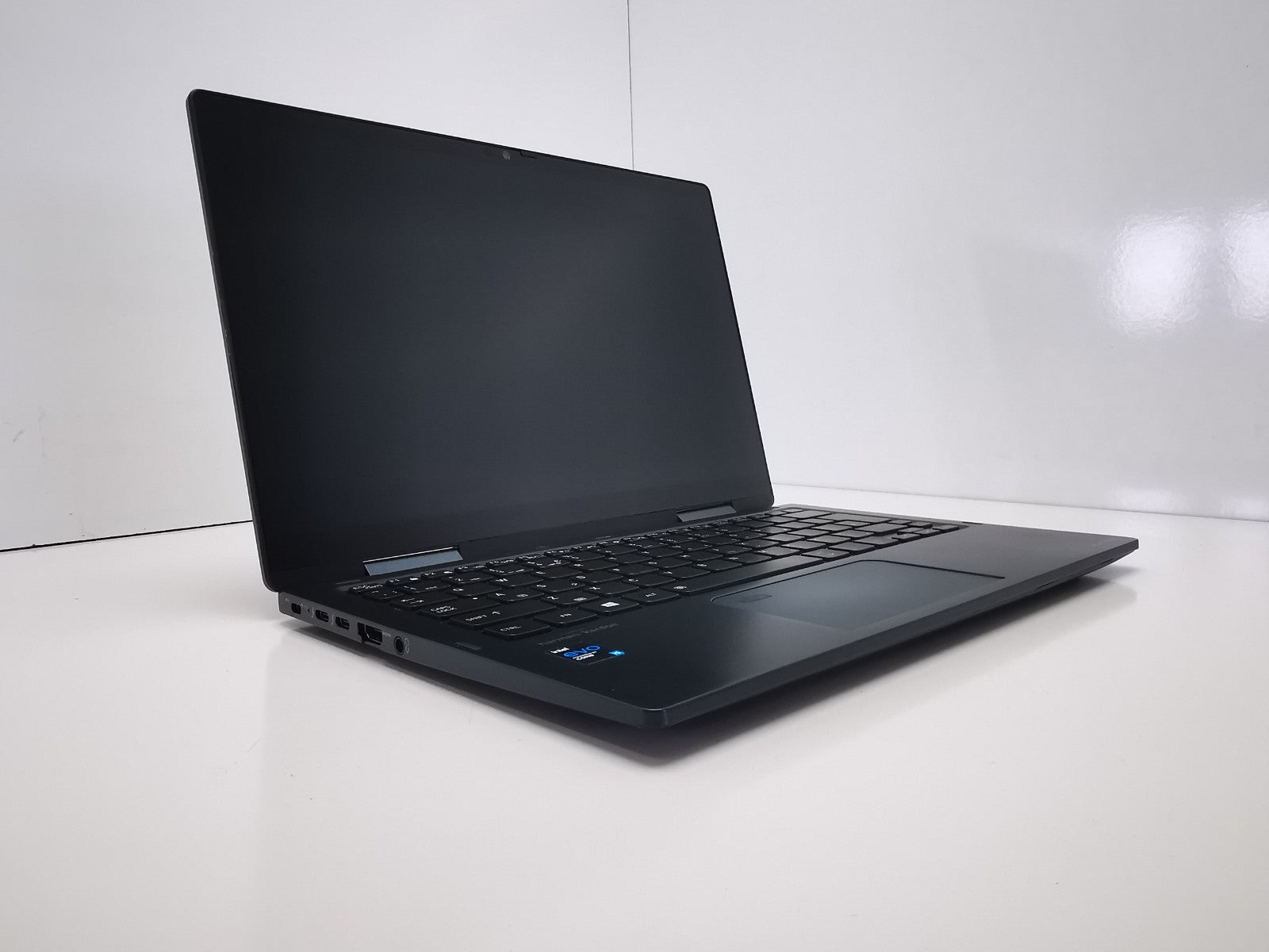 Dynabook Portege X30W-J-109 13.3" - 11th Gen i5/8GB RAM/256GB SSD/Win 11 Pro