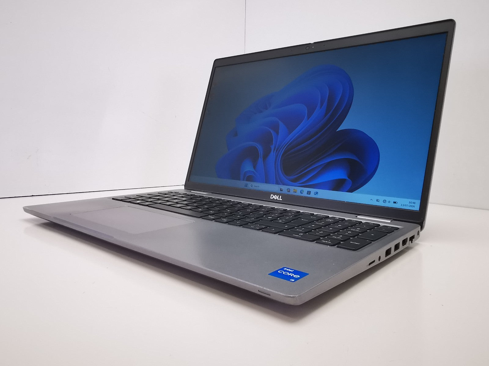 Dell Latitude 5520 15.6" Laptop - 11th Gen i5/8GB RAM/256GB SSD/Windows 11 Pro