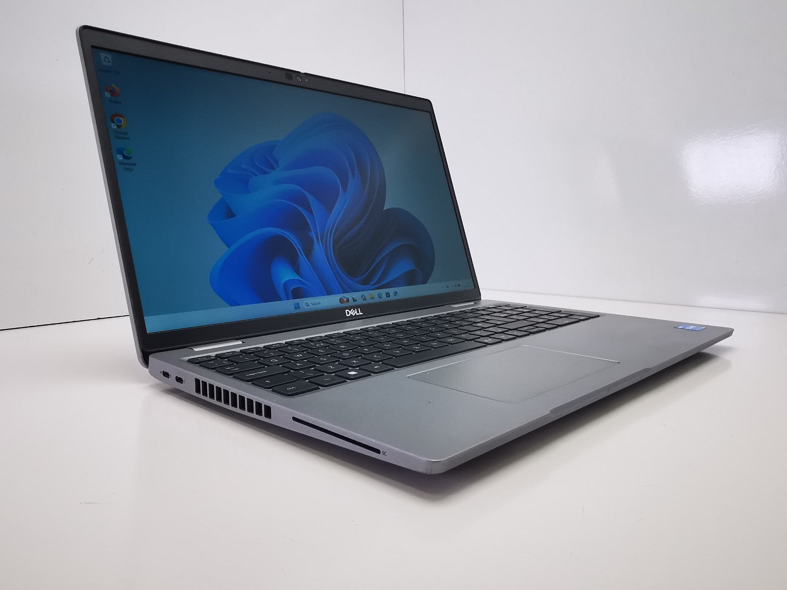 Dell Latitude 5530 15.6" Laptop - 12th Gen i5/8GB RAM/256GB SSD/Windows 11 Pro