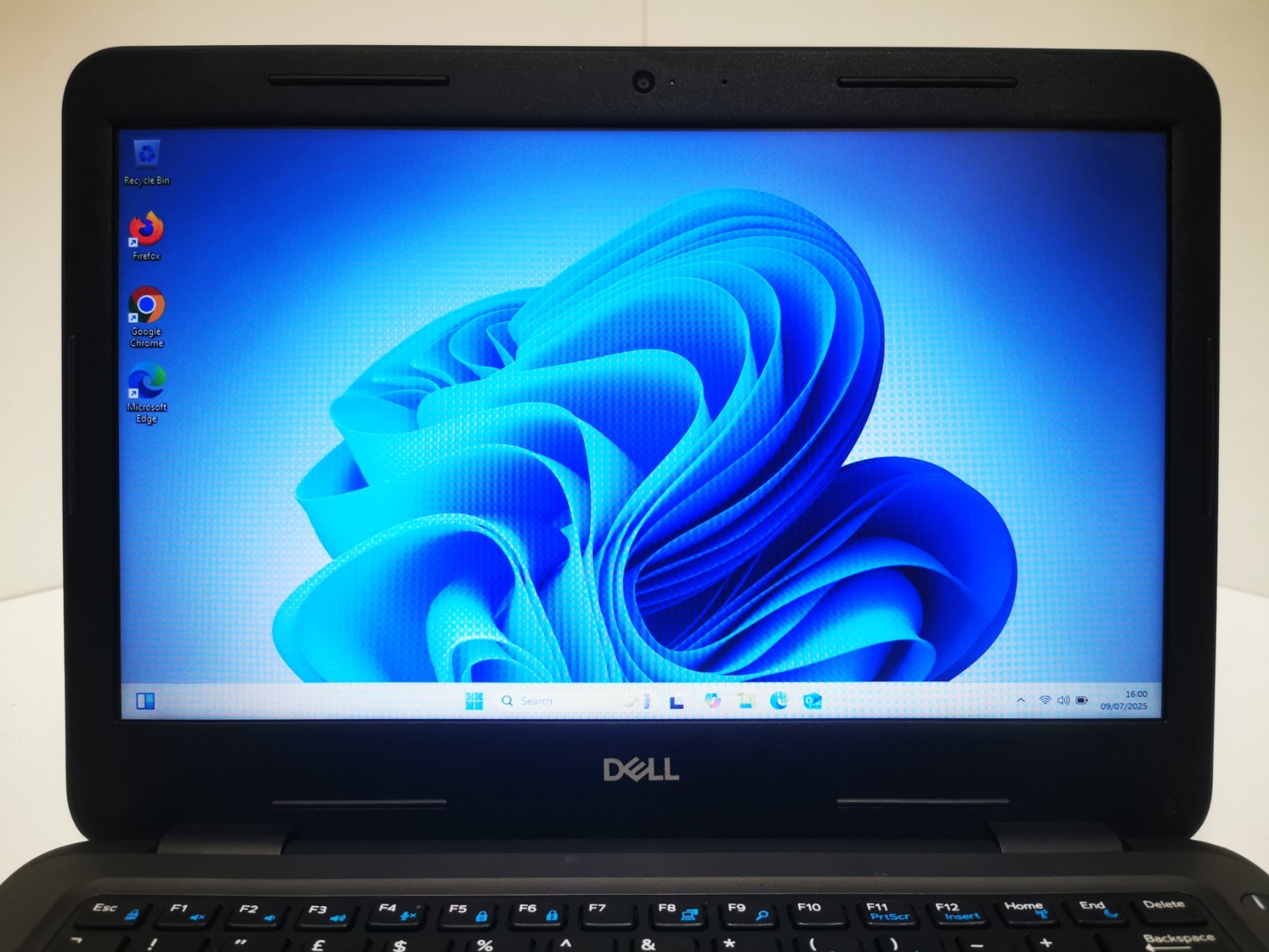 Dell Latitude 3300 13.3" Laptop i5 8GB 256GB SSD Win11 Pro – Tested
