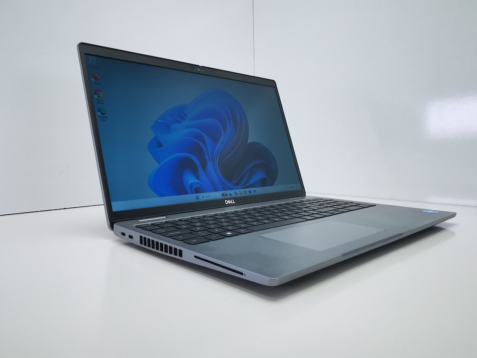 Dell Latitude 5530 15.6" Laptop - 12th Gen i5/8GB RAM/256GB SSD/Windows 11 Pro