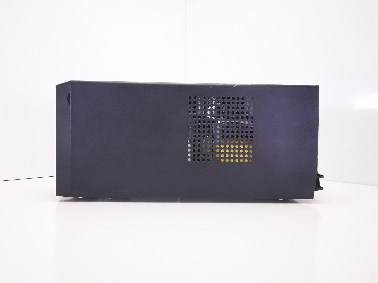APC Smart UPS 750 (SMT750IC) UPS - Batteries Removed - Spares Or Repairs