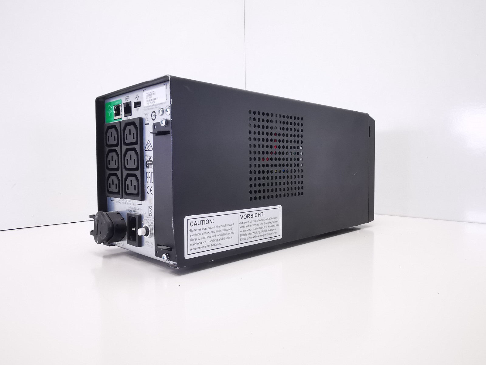 APC Smart UPS 750 (SMT750IC) UPS - Batteries Removed - Spares Or Repairs