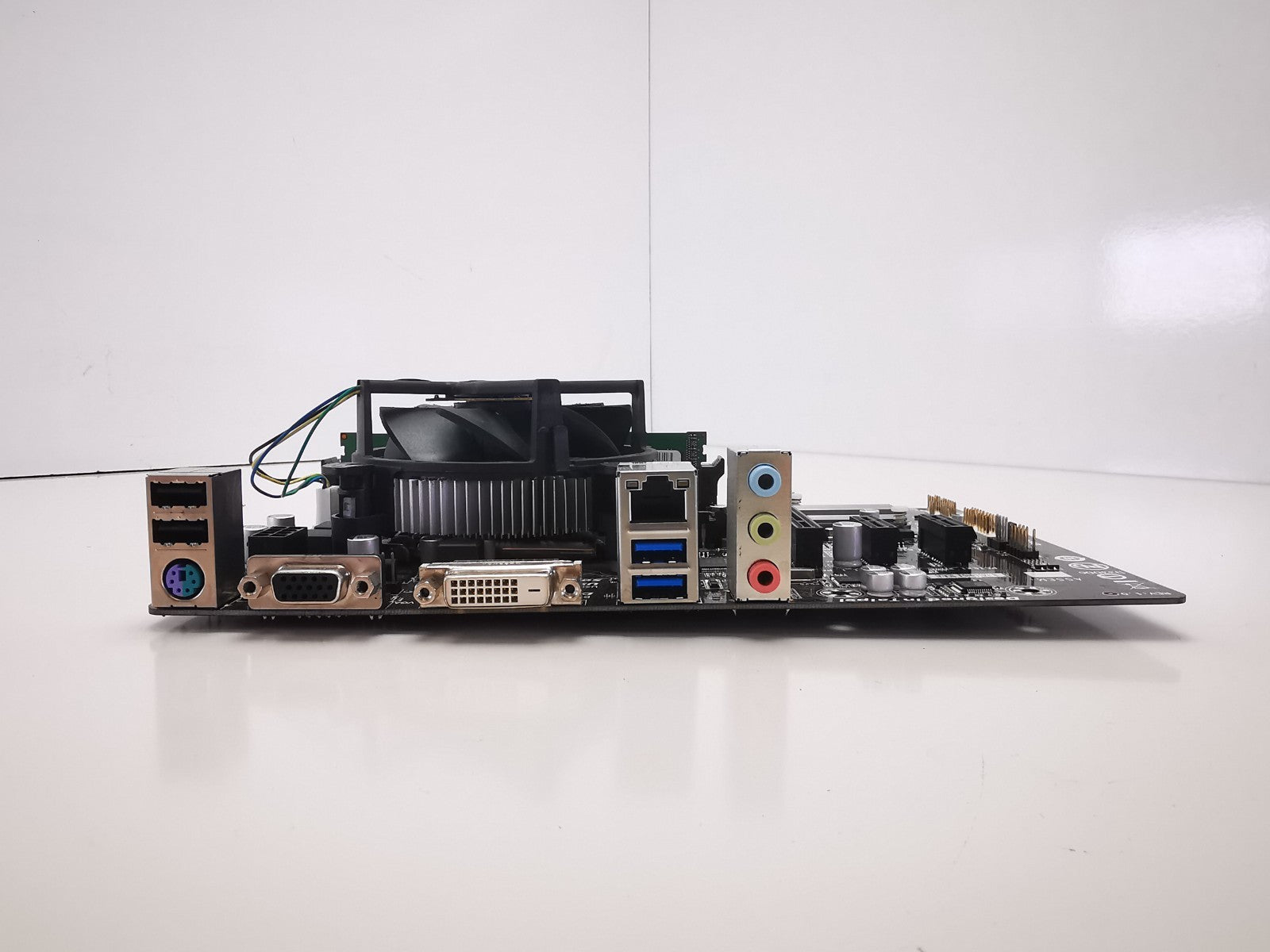 Gigabyte GA-H81M-DS2V Motherboard + 4th Gen i5 / 8GB RAM - IO Shield Inc