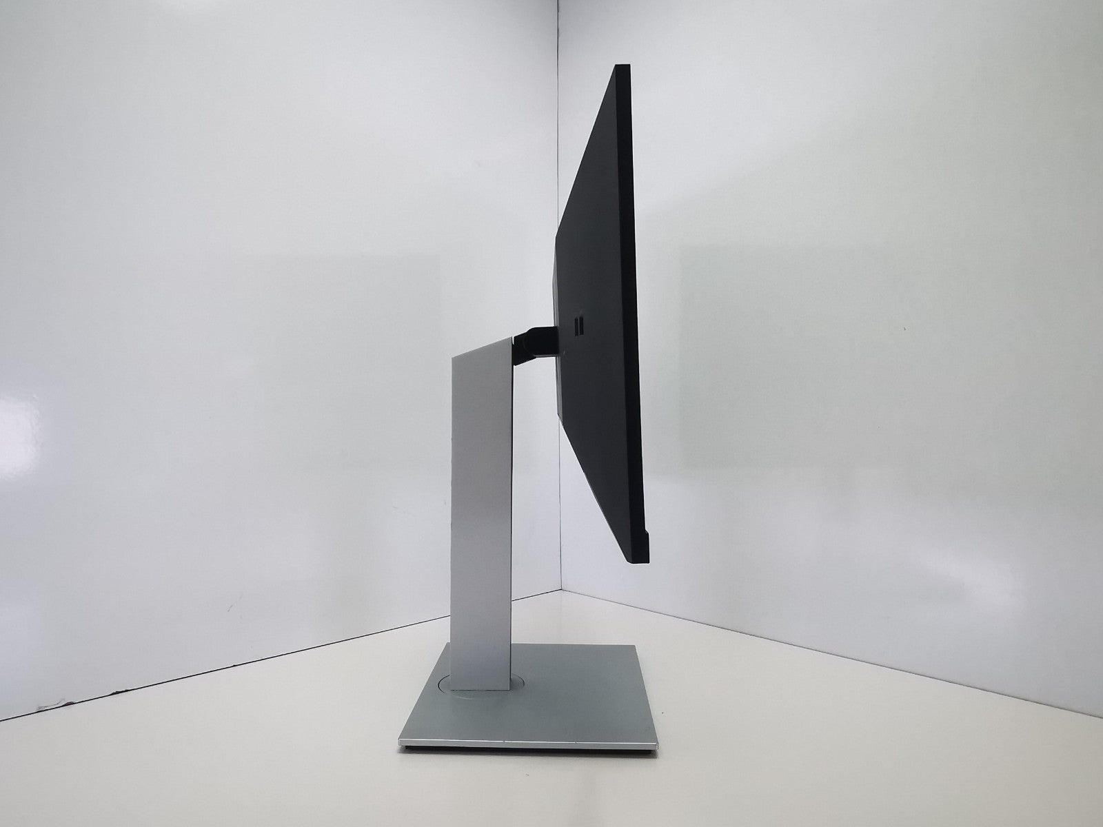 HP E23 G4 FHD 23" Monitor - 1x HDMI / 1x VGA / 1x DisplayPort / 4x USB - DEFECTS
