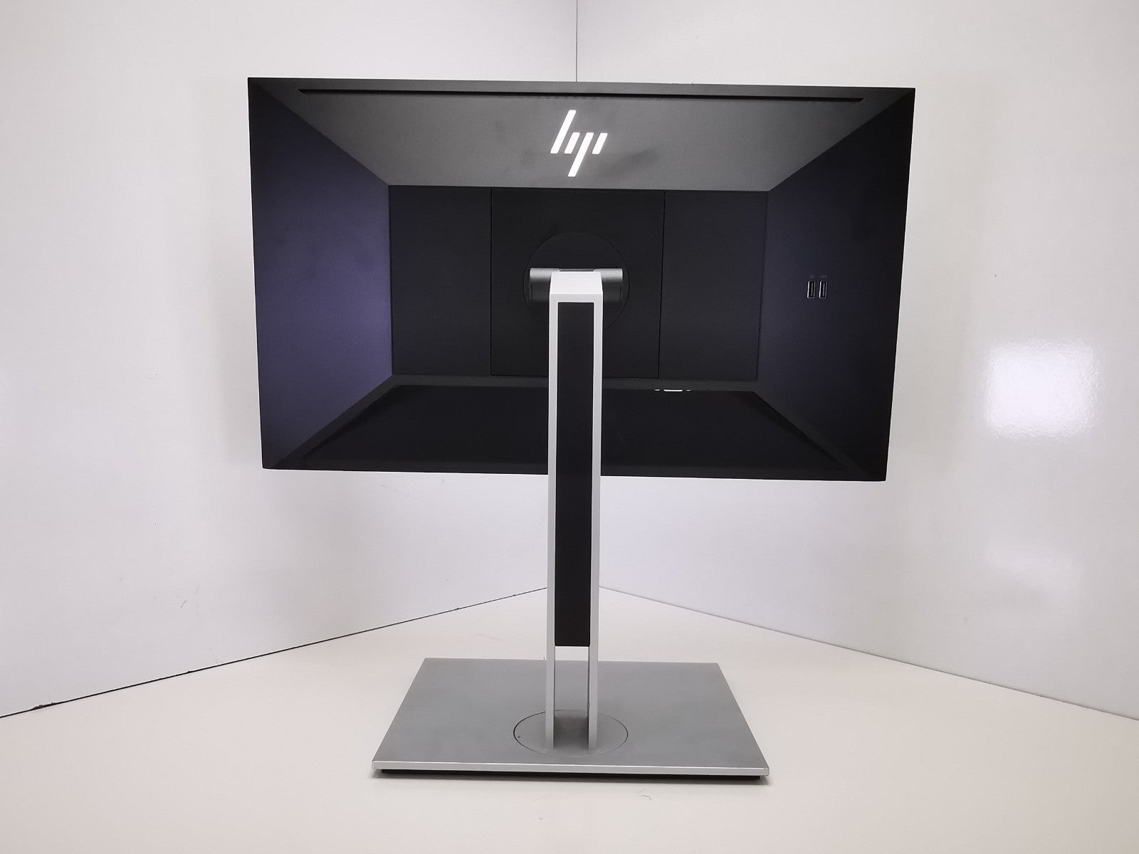 HP E23 G4 FHD 23" Monitor - 1x HDMI / 1x VGA / 1x DisplayPort / 4x USB