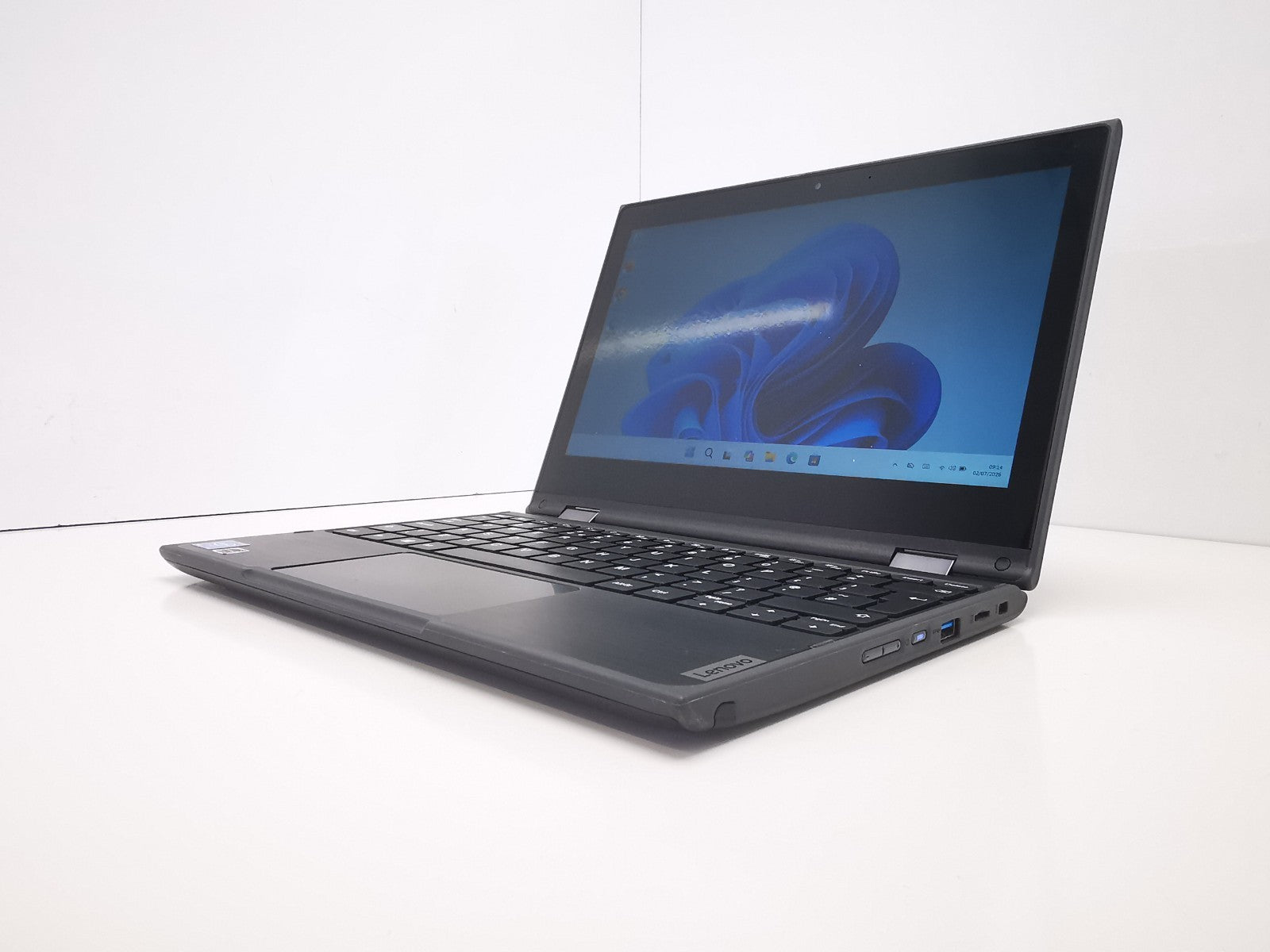 Lenovo 300e Chromebook 2nd Gen 11.6" Celeron / 4GB / 64GB eMMC – Tested - Win 11
