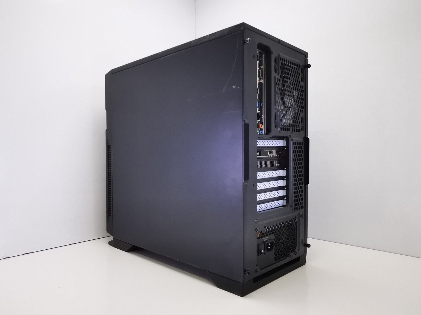 Custom Gaming Desktop PC - 7th Gen i7/16GB RAM/500GB NVMe SSD/GTX 1050/Win11 Pro