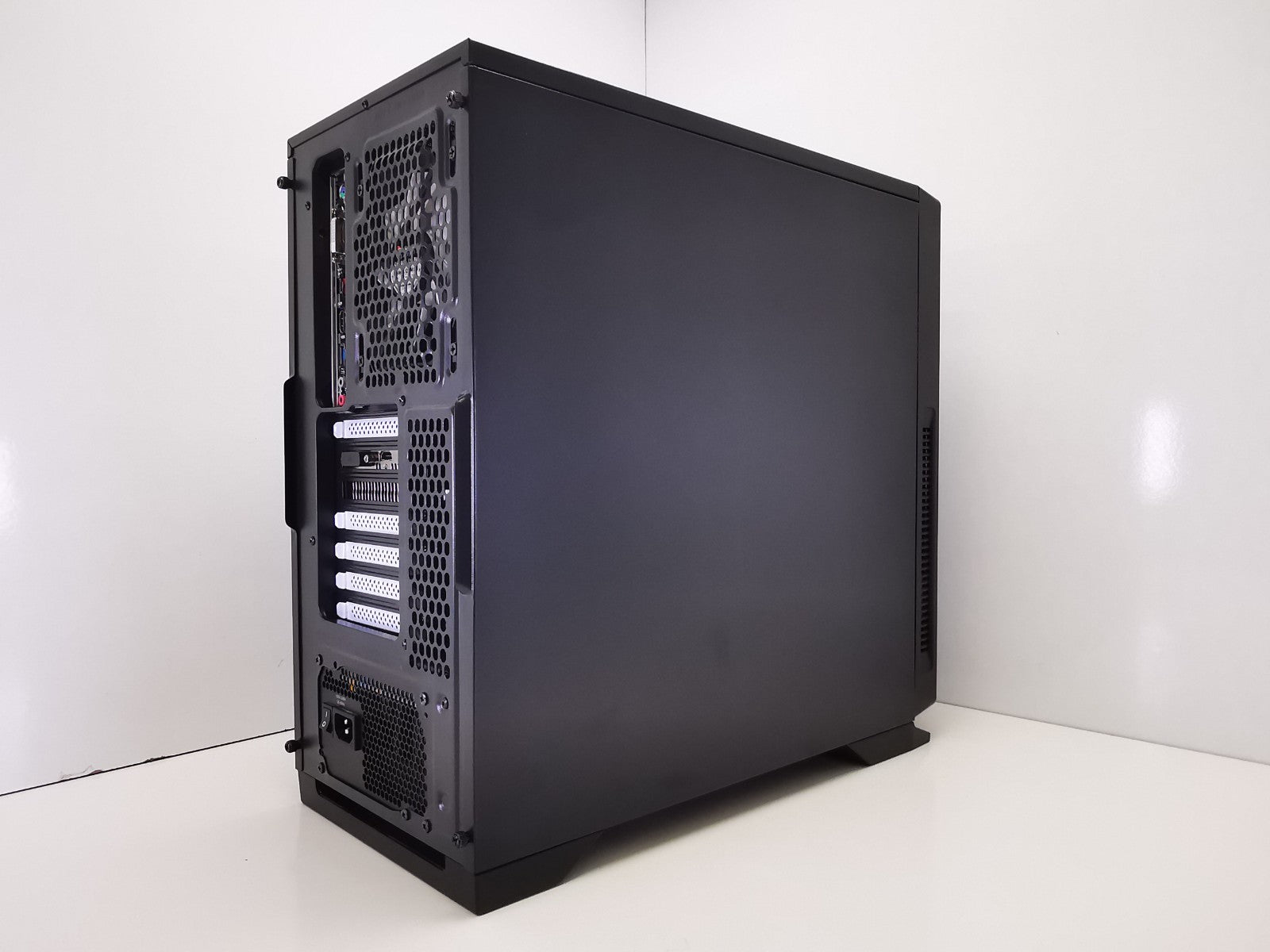 Custom Gaming Desktop PC - 7th Gen i7/16GB RAM/500GB NVMe SSD/GTX 1050/Win11 Pro