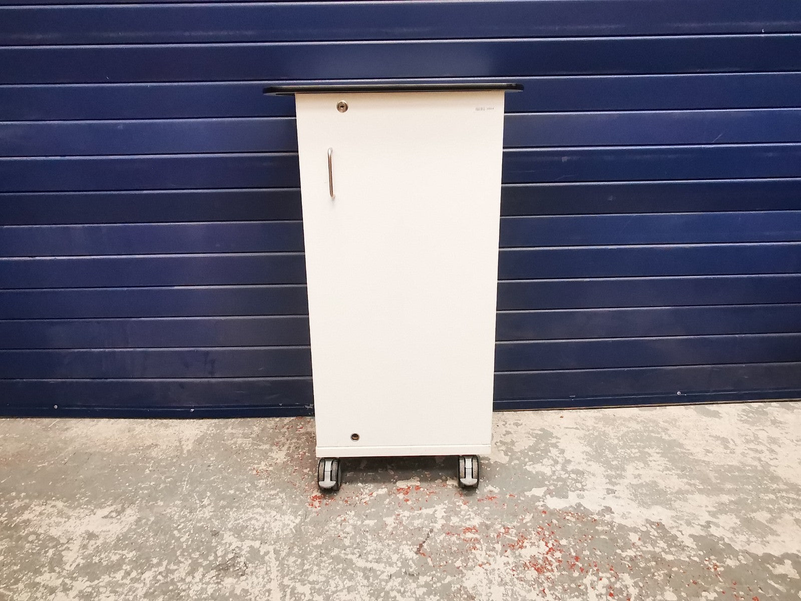 Storage Secure 20 Bay Tablet iPad Charging Station Storage Cabinet Trolley