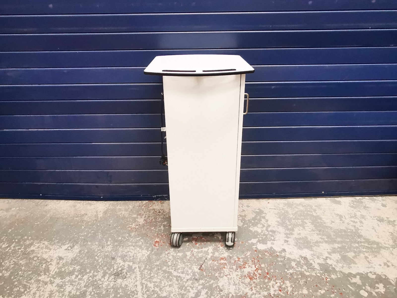 Storage Secure 20 Bay Tablet iPad Charging Station Storage Cabinet Trolley
