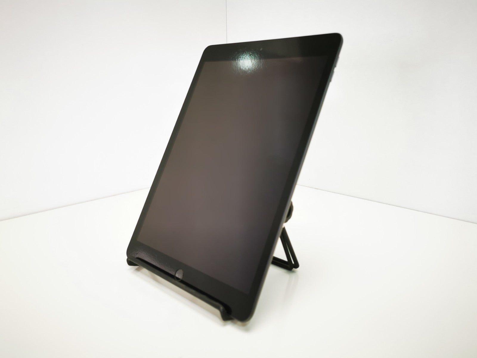 Apple iPad 8th Gen (A2270) - 10.2"/Space Grey/32GB/iOS 26.4/WiFi - Grade A