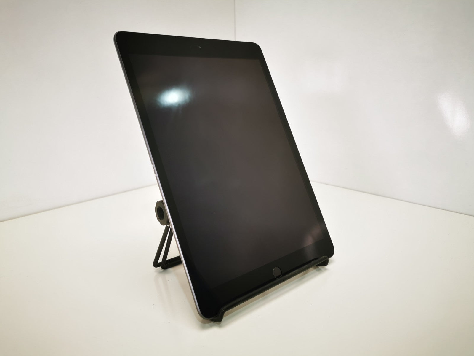 Apple iPad 8th Gen (A2270) - 10.2"/Space Grey/32GB/iOS 26.4/WiFi - Grade A