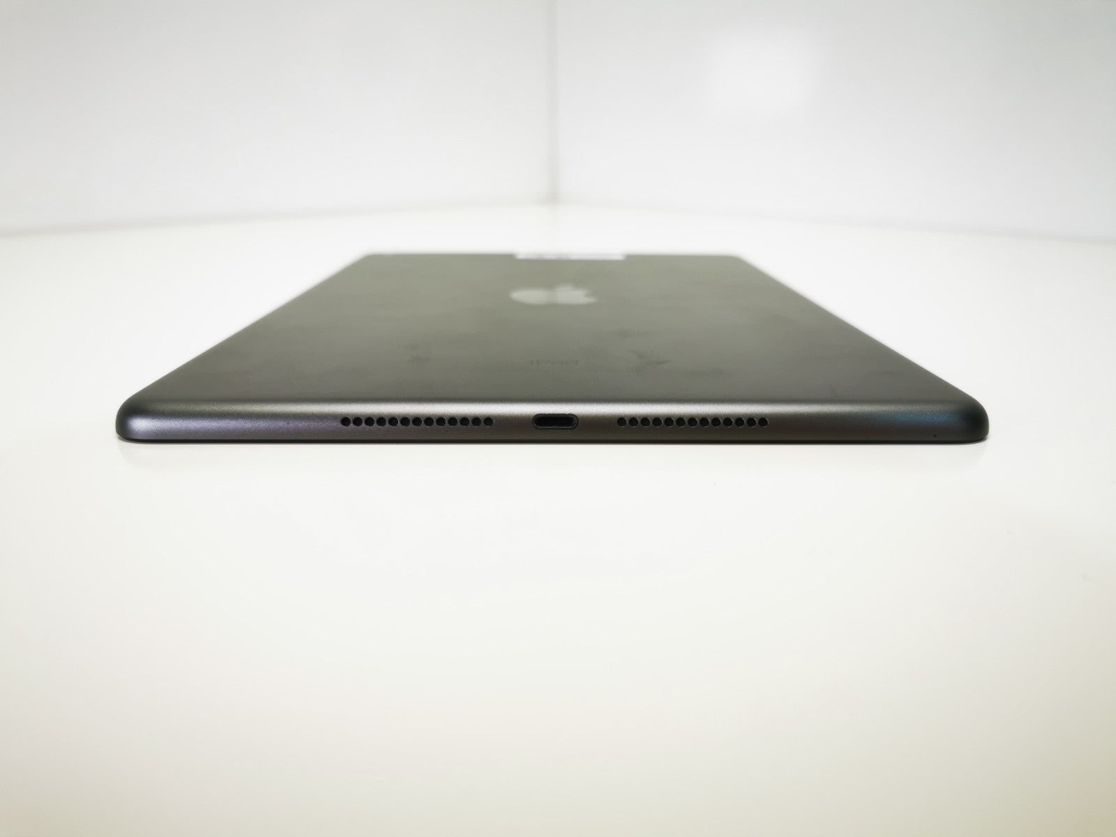 Apple iPad 8th Gen (A2270) - 10.2"/Space Grey/32GB/iOS 26.4/WiFi - Grade A