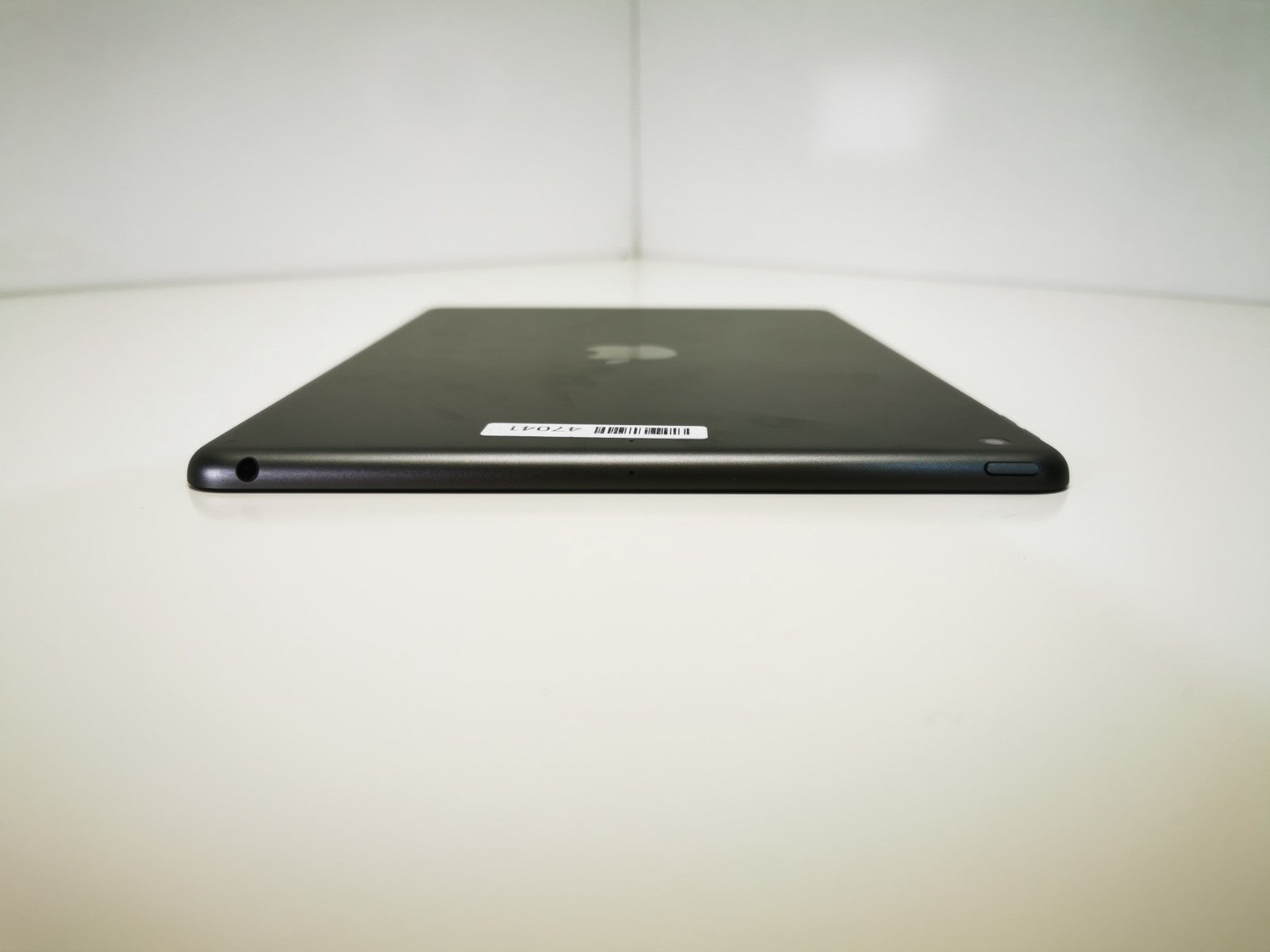 Apple iPad 8th Gen (A2270) - 10.2"/Space Grey/32GB/iOS 26.4/WiFi - Grade A