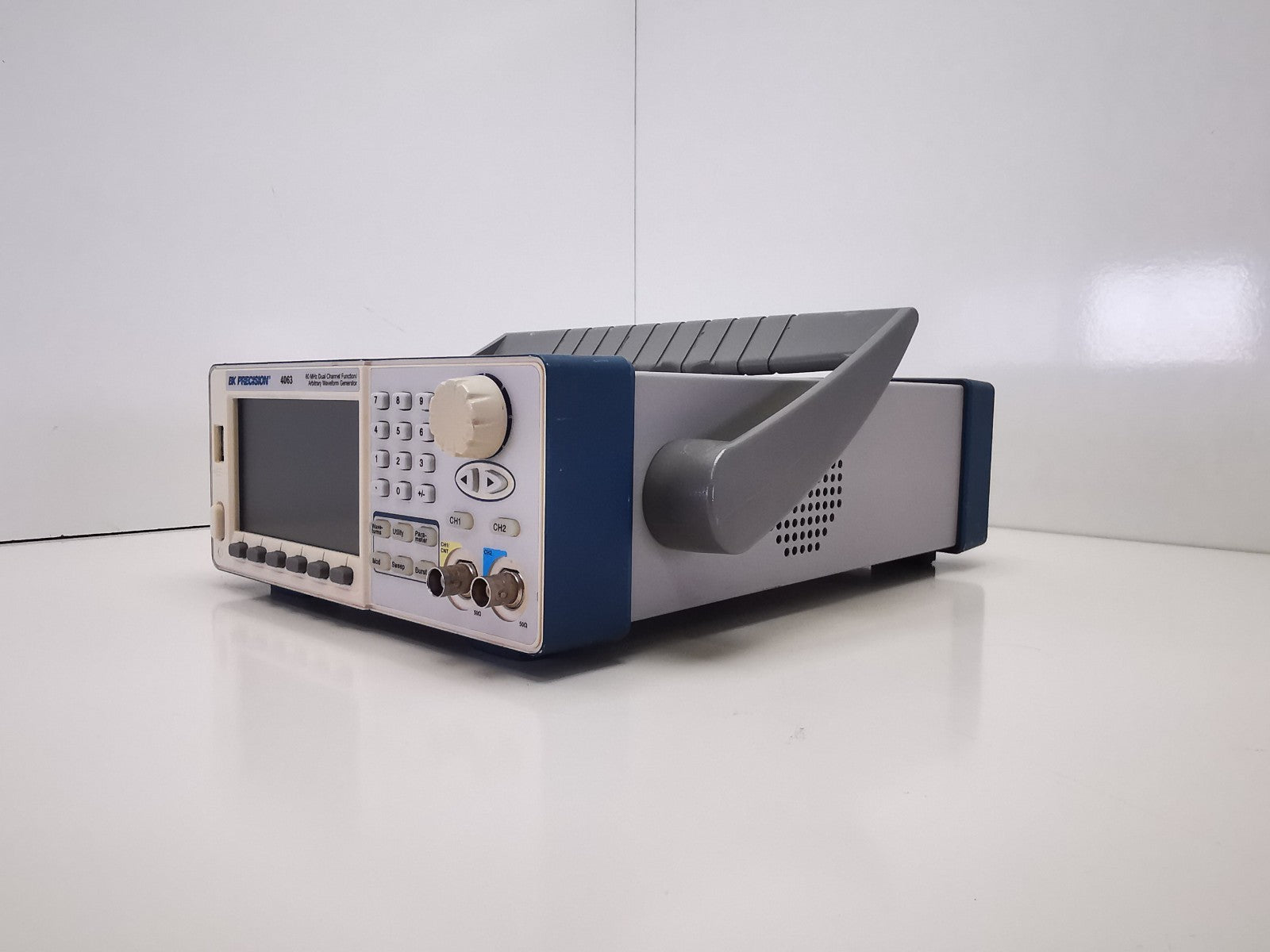 BK Precision 4063 Arbitrary Waveform Generator - Power on Tested only- READ DESC
