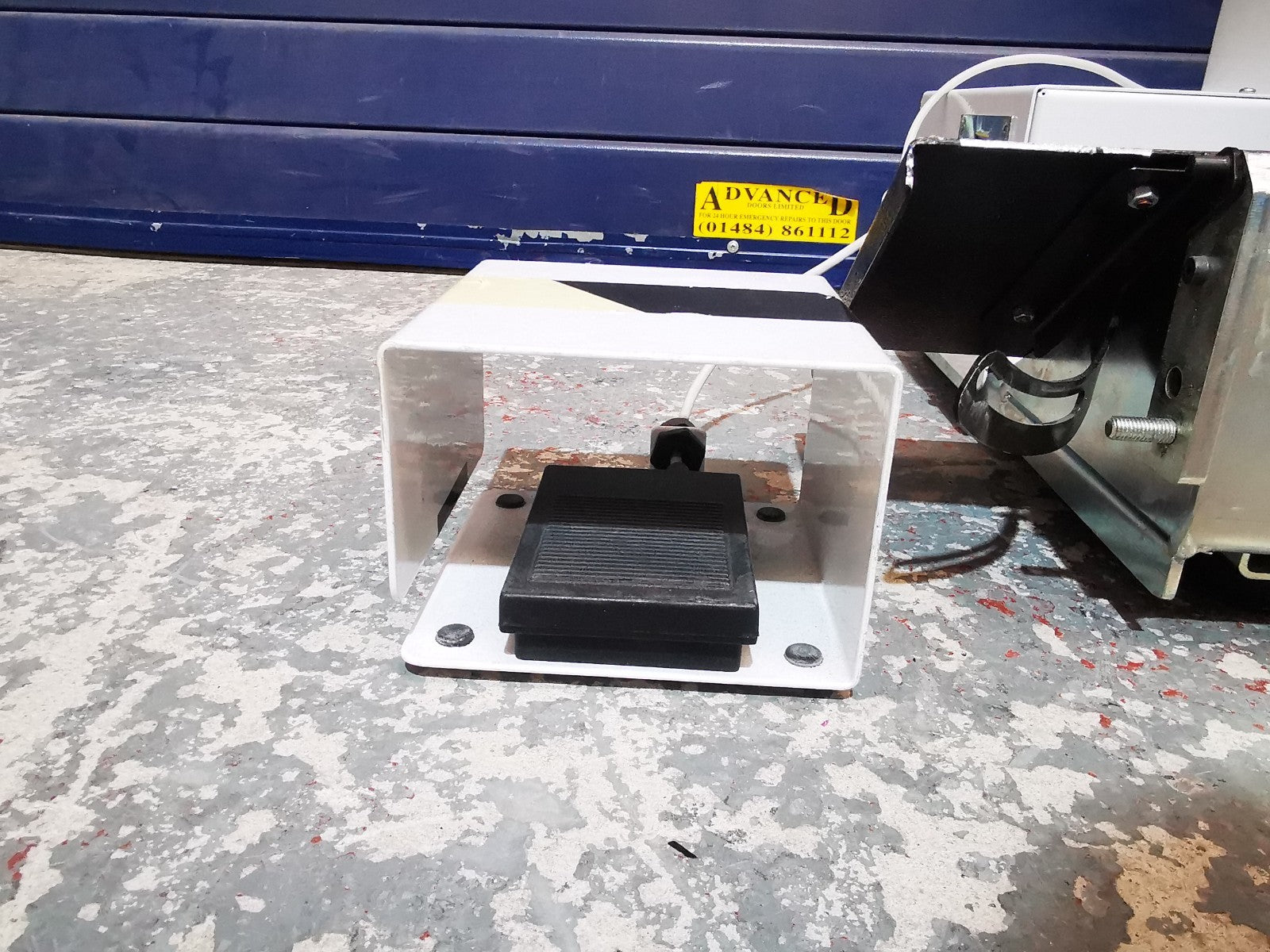 Stago HM15 Industrial Stapler - Foot Pedal Operated - READ DESCRIPTION