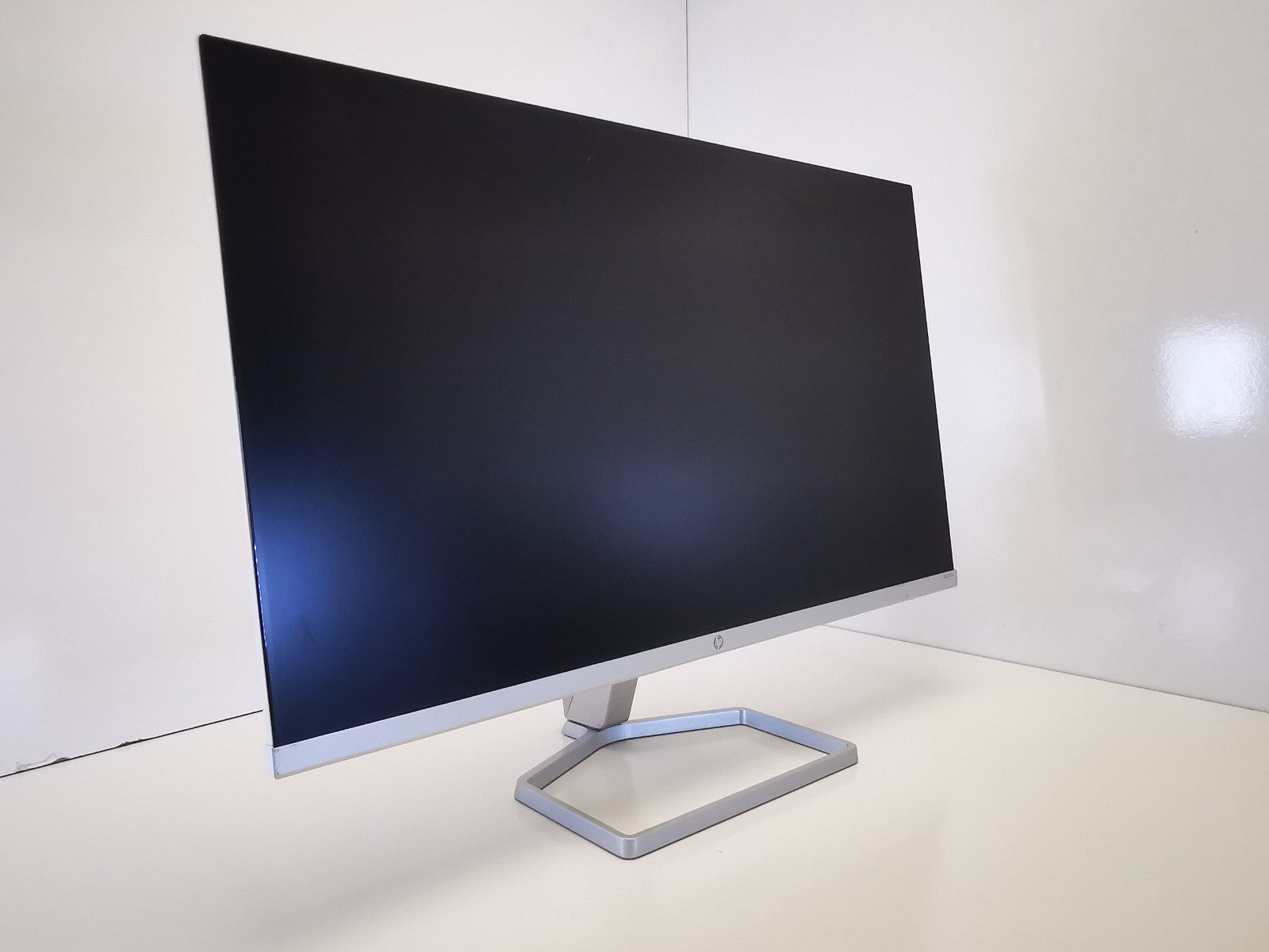 HP M24fw 24" Monitor - 1x VGA / 1x HDMI - Stand Included