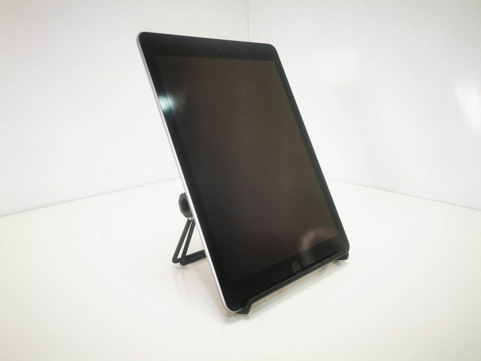 Apple iPad 6th Gen - 9.7"32GB/Wi-Fi/Space Grey/A1893 - Grade A