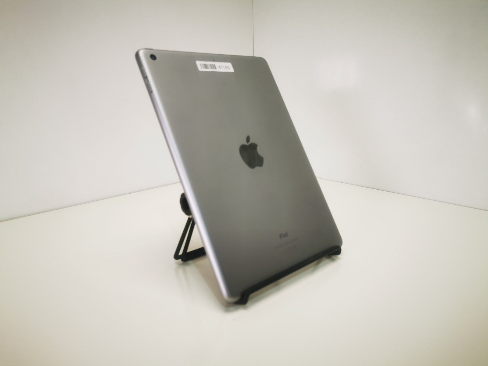 Apple iPad 6th Gen - 9.7"32GB/Wi-Fi/Space Grey/A1893 - Grade A