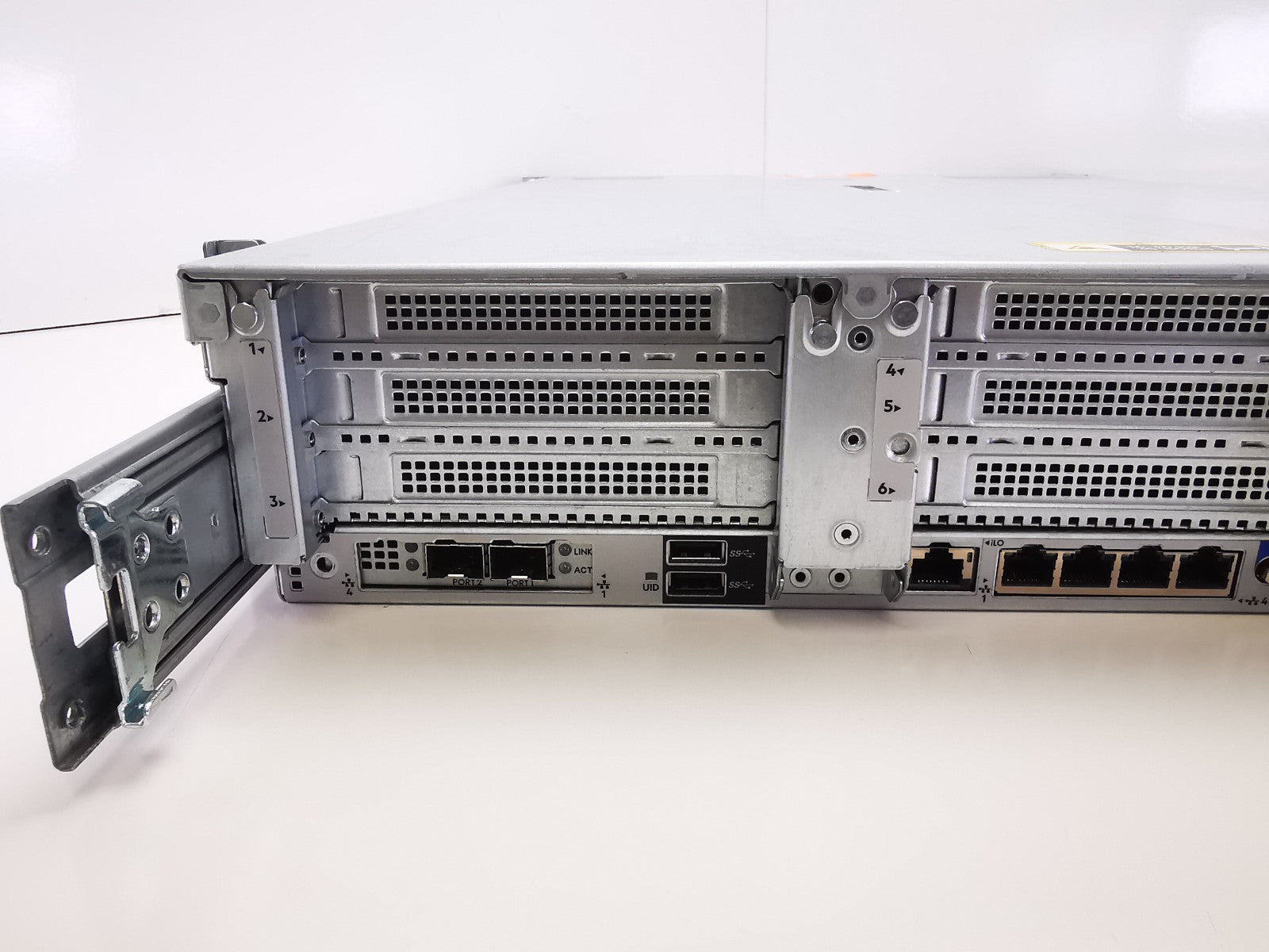 HP ProLiant DL380 Gen10 Rack Server - 2x Xeon Gold 2662/8GB RAM - NO HDDS