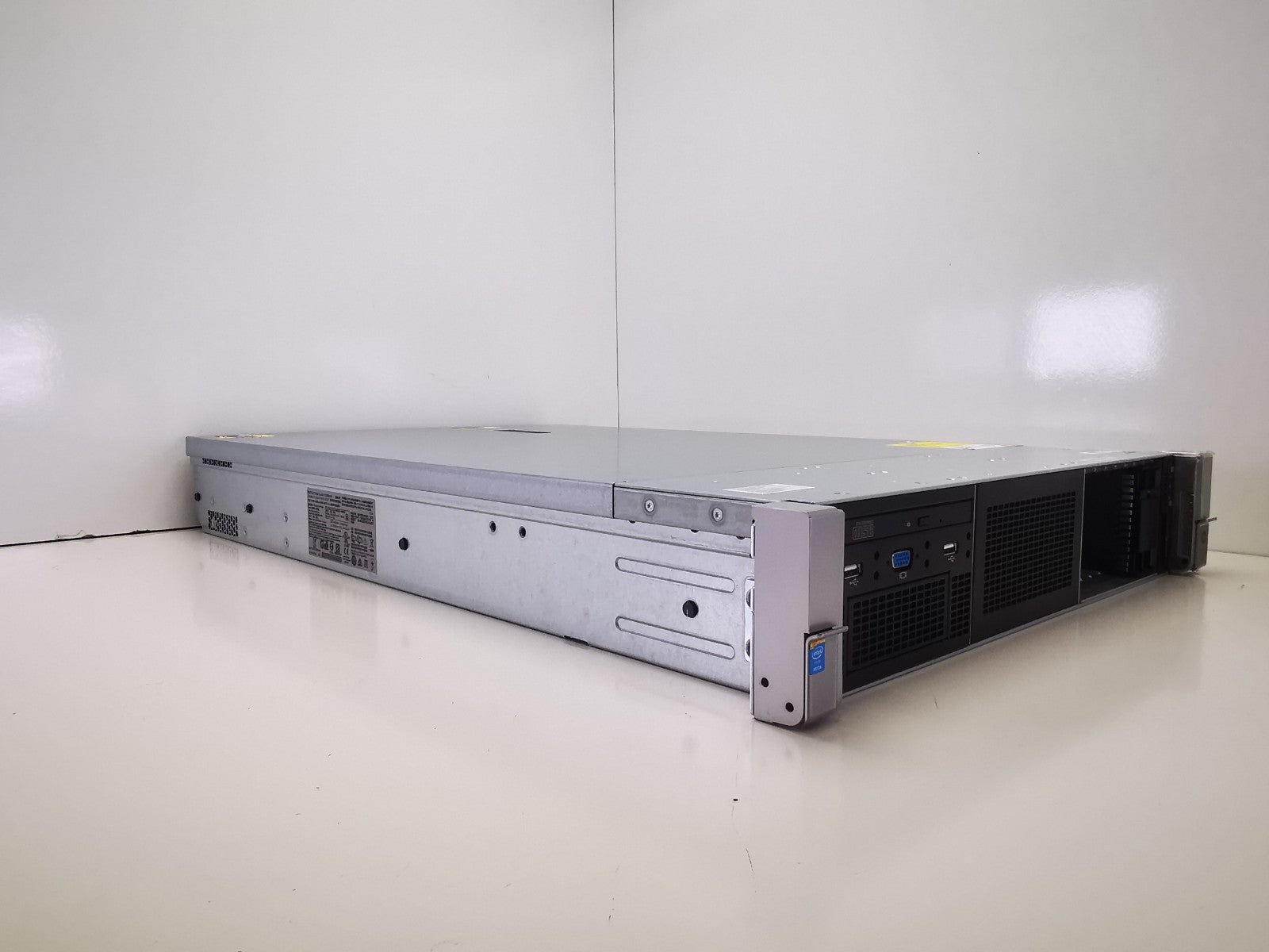 HP ProLiant DL380 Gen 9 Rack Server - 2x Xeon E5-2698 V3/8GB RAM - NO HDDS
